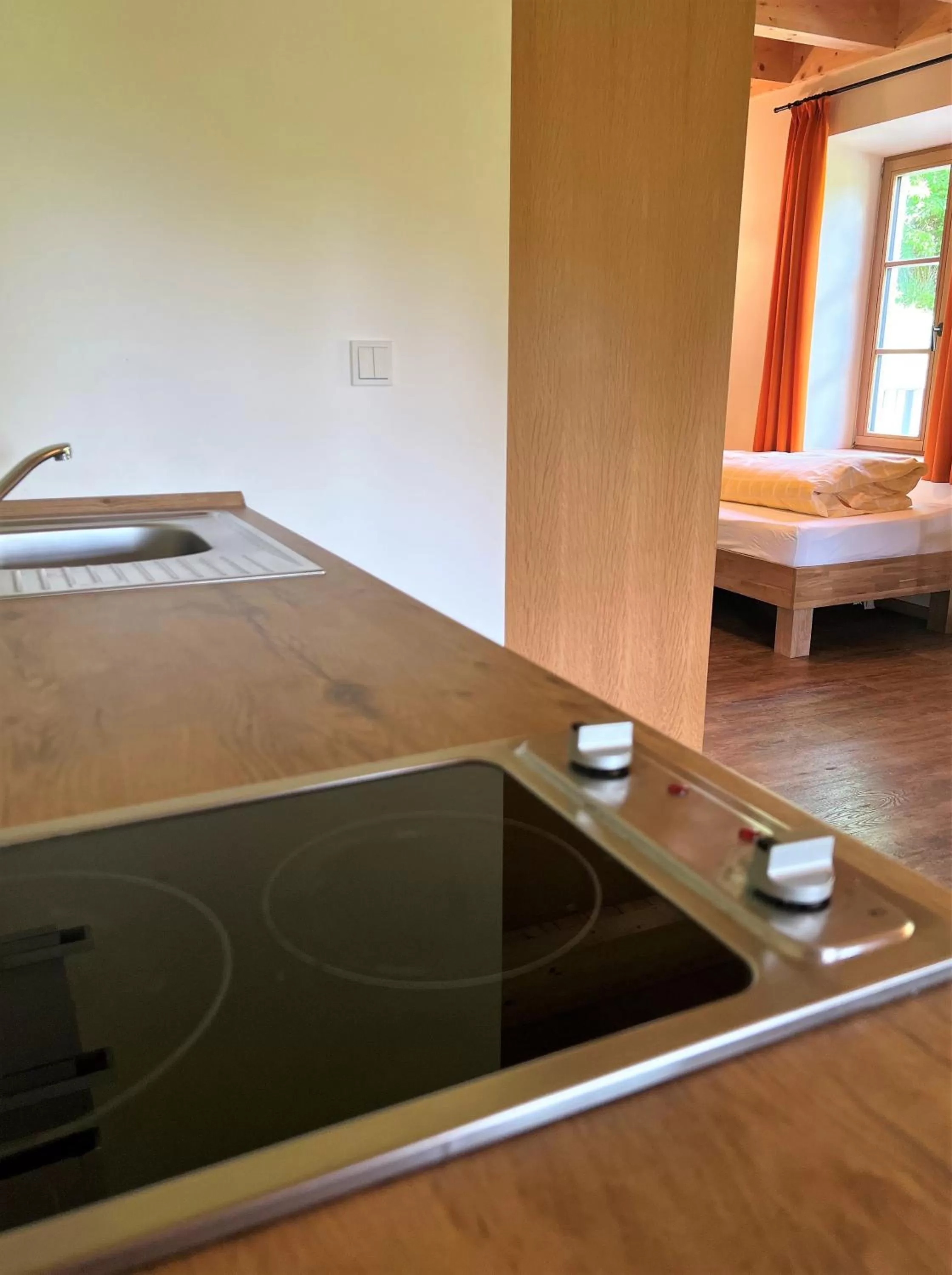 Kitchen or kitchenette, Bed in Sunhill Appartments, klimatisiert