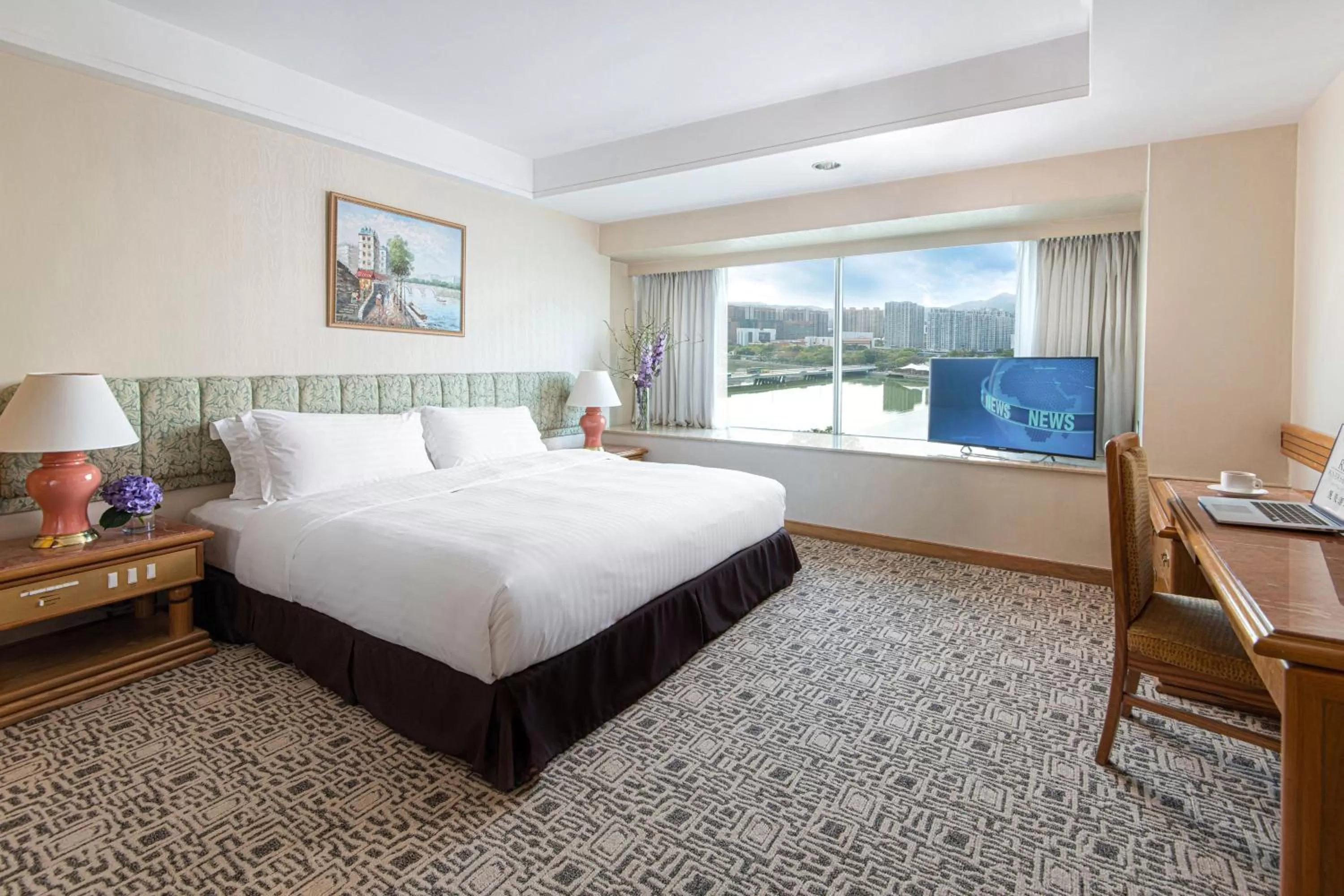Bed in Regal Riverside Hotel