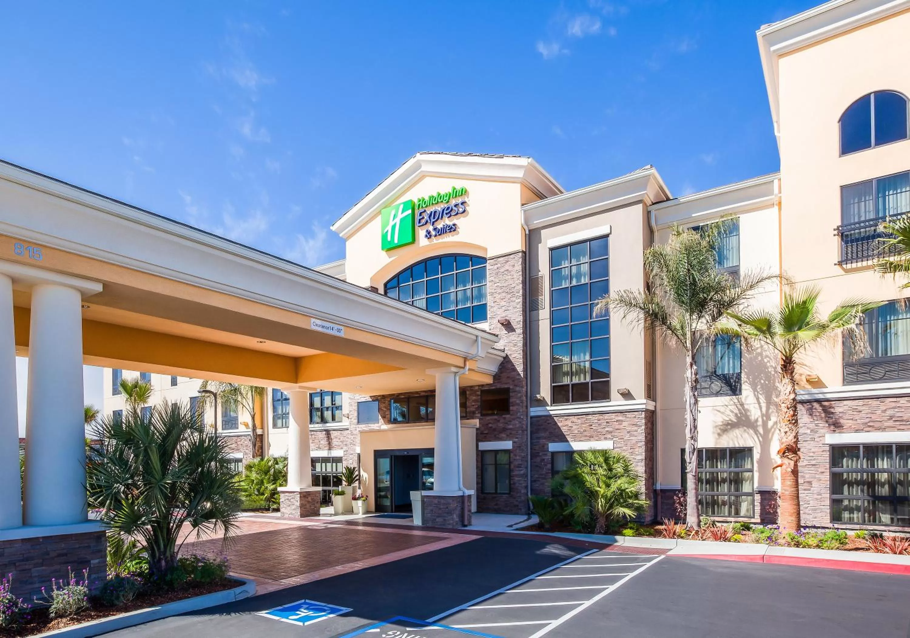 Property building in Holiday Inn Express & Suites Eureka by IHG