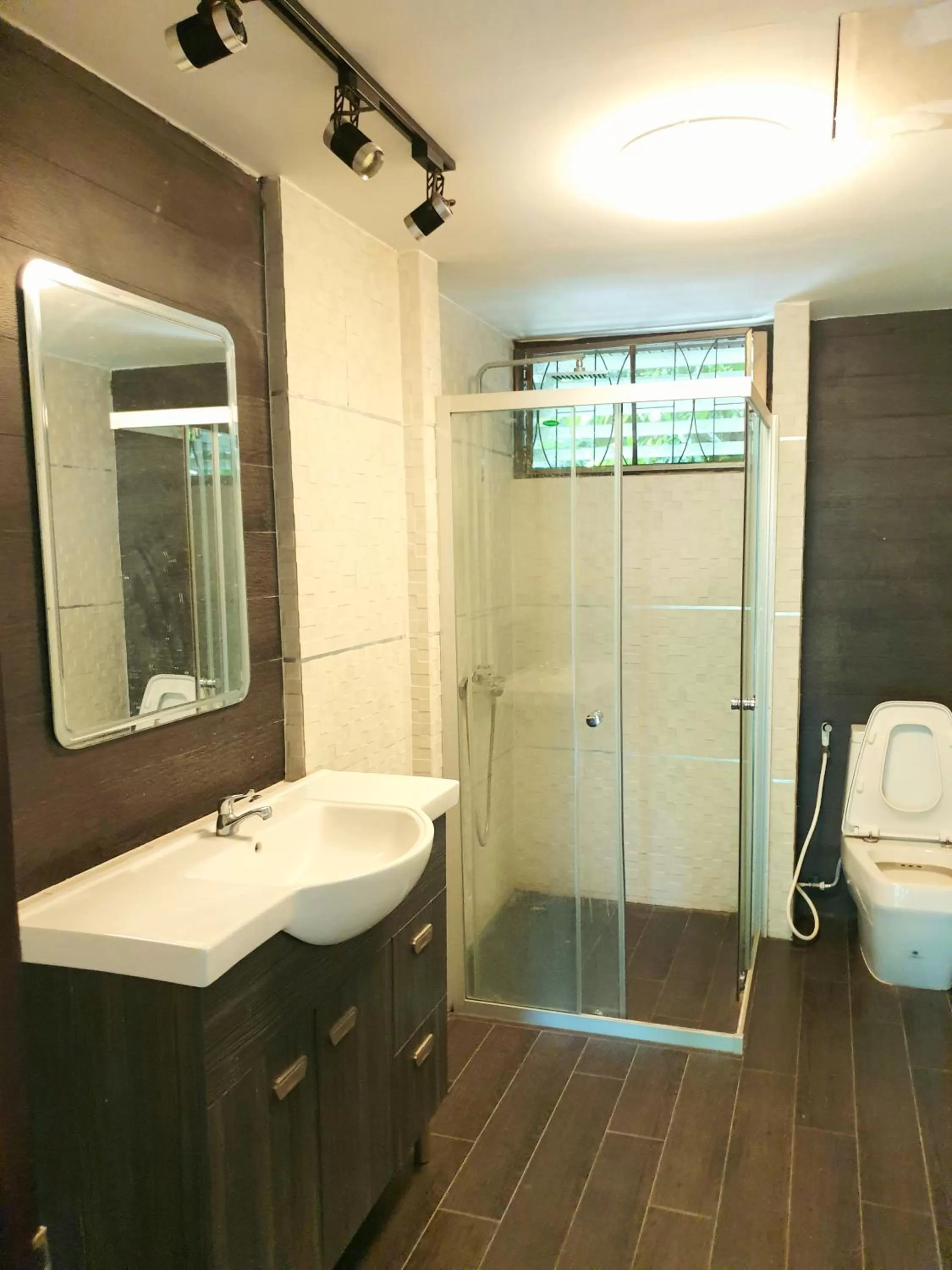 Bathroom in โรงแรม ชาโตว์วิสต้า