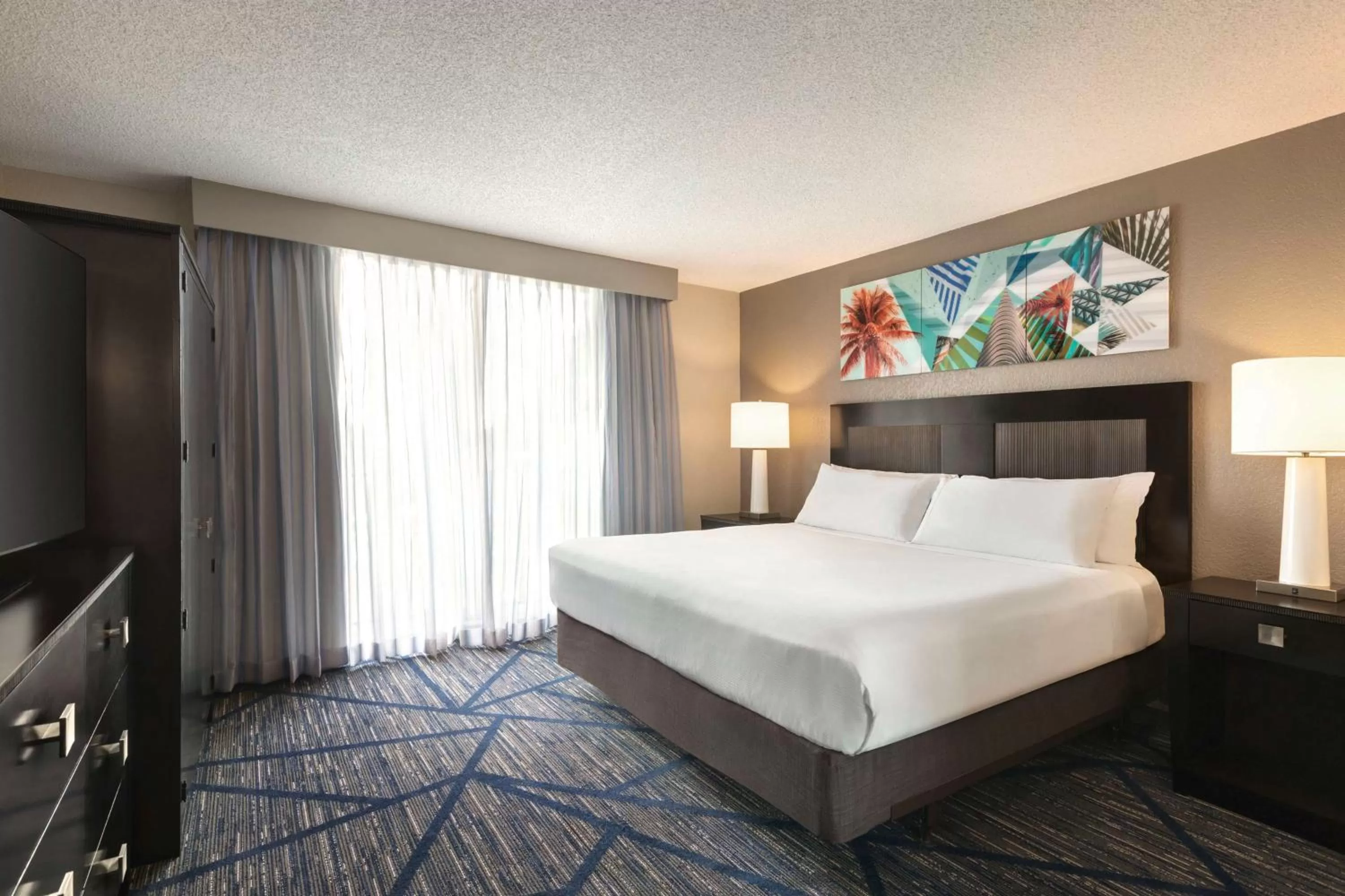 Bed in Embassy Suites by Hilton Miami International Airport
