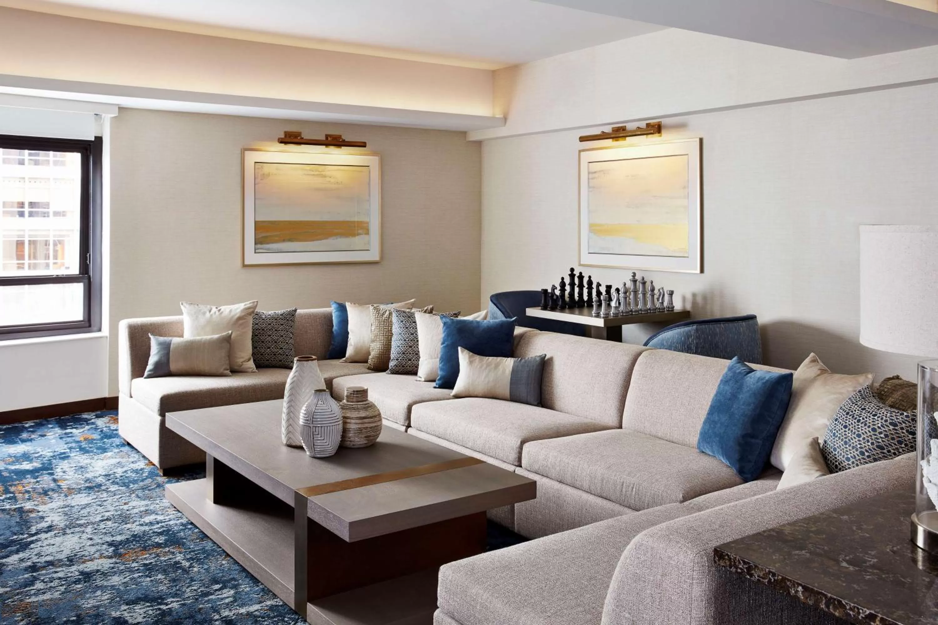 Living room in New York Hilton Midtown