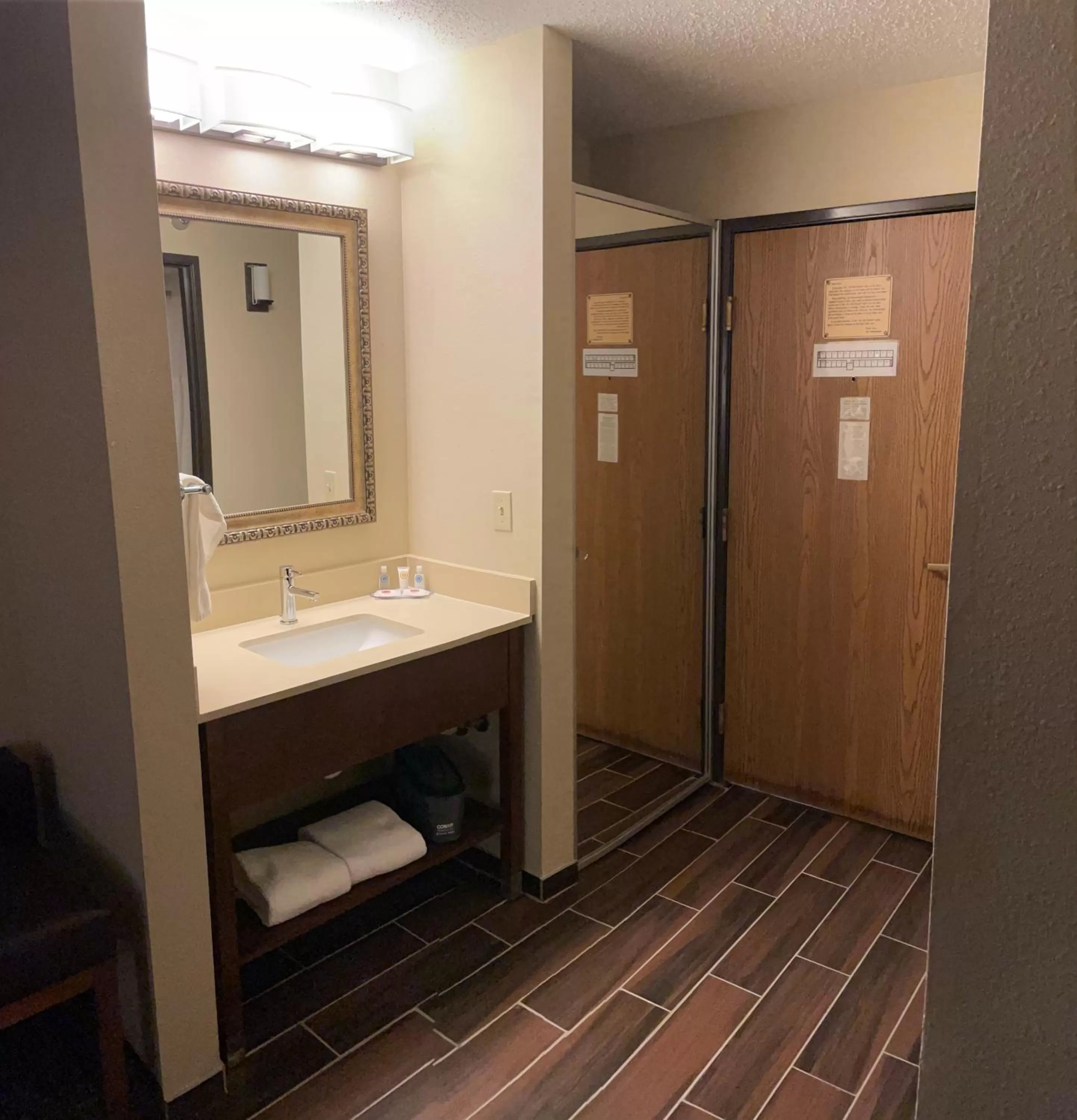 Bathroom in Wingate by Wyndham Pittsburgh West Mifflin