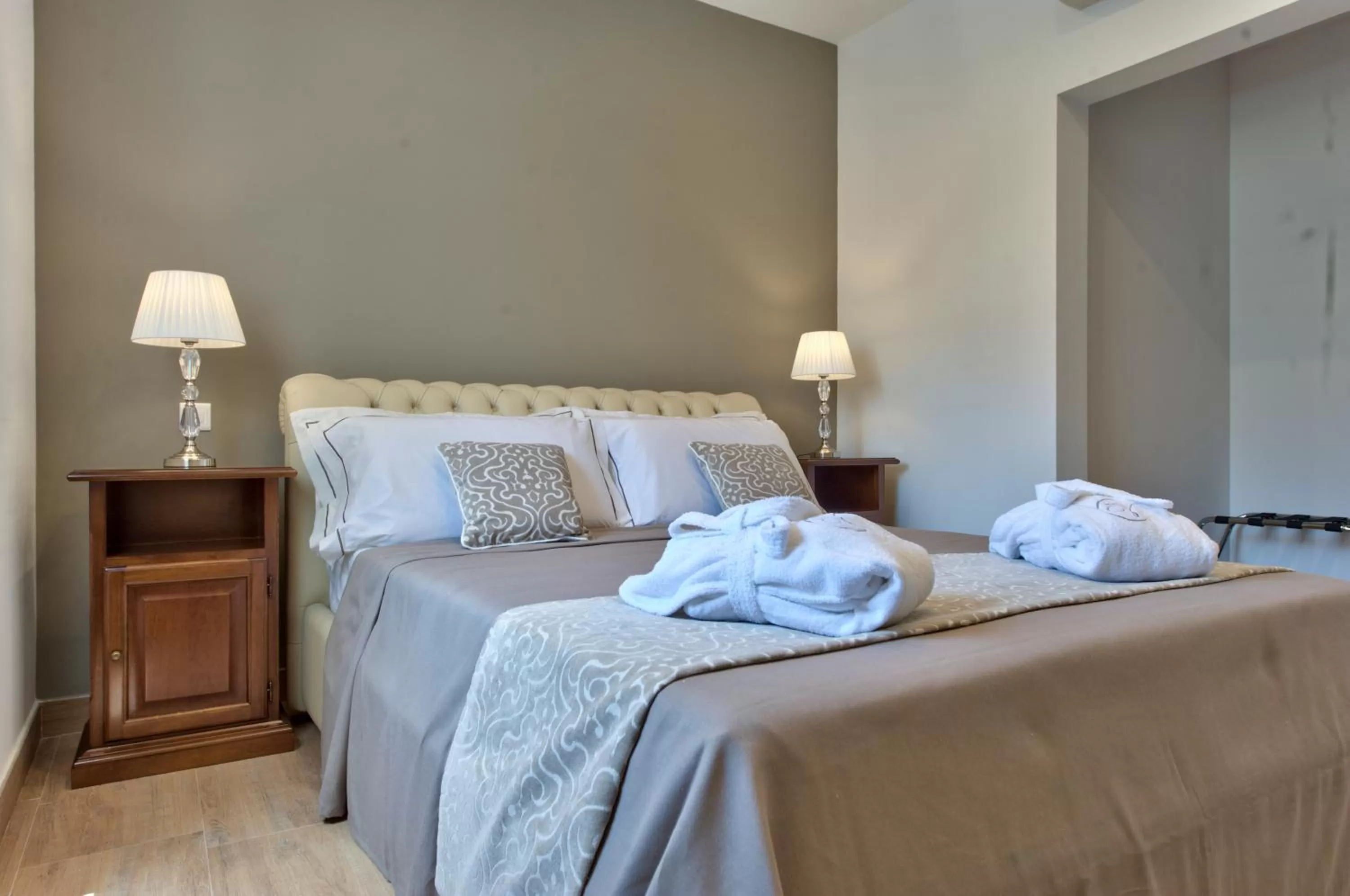 Bedroom, Bed in Palazzo Violetta