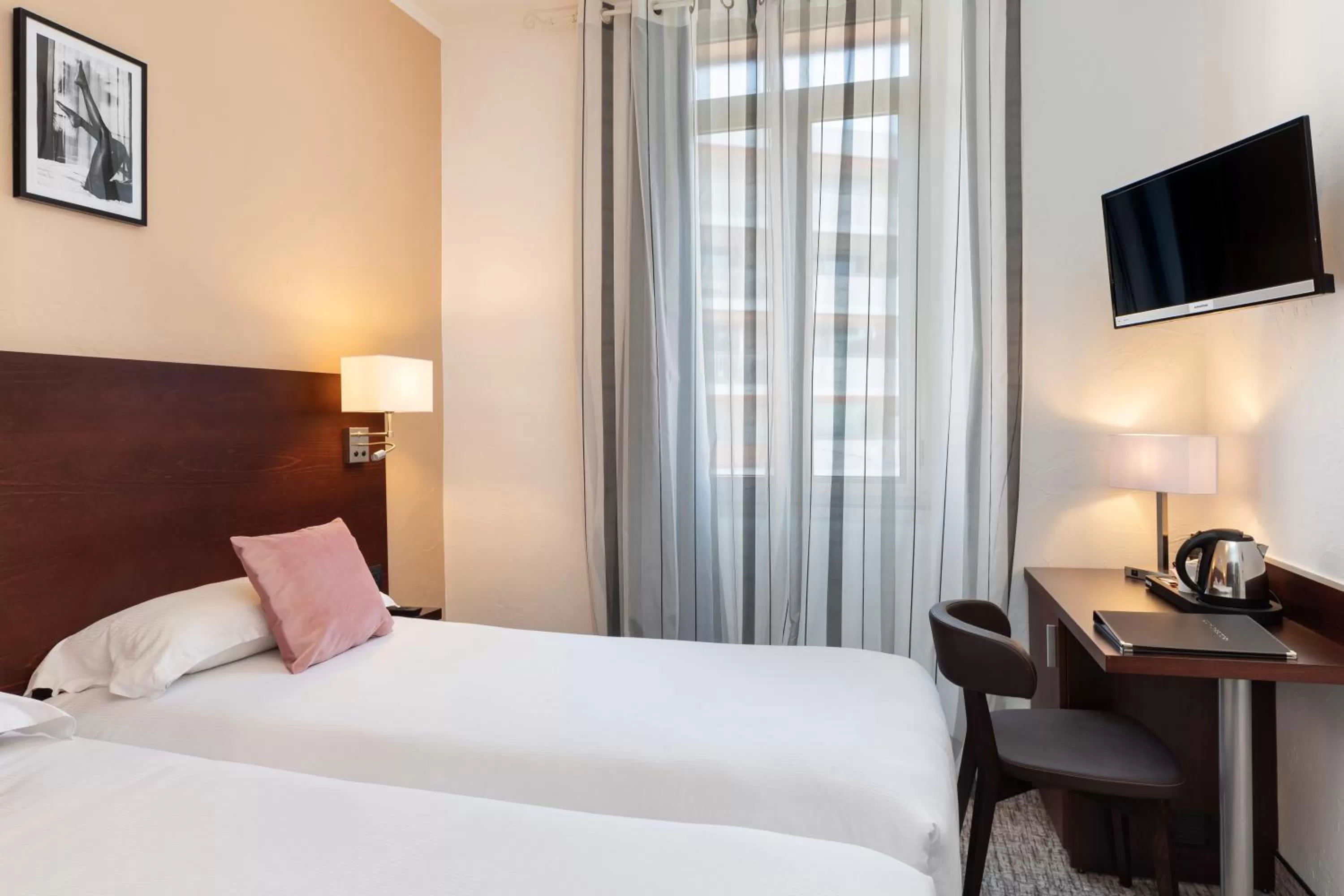 Standard Double Room in The Originals Boutique, Hôtel des Orangers, Cannes (Inter-Hotel)