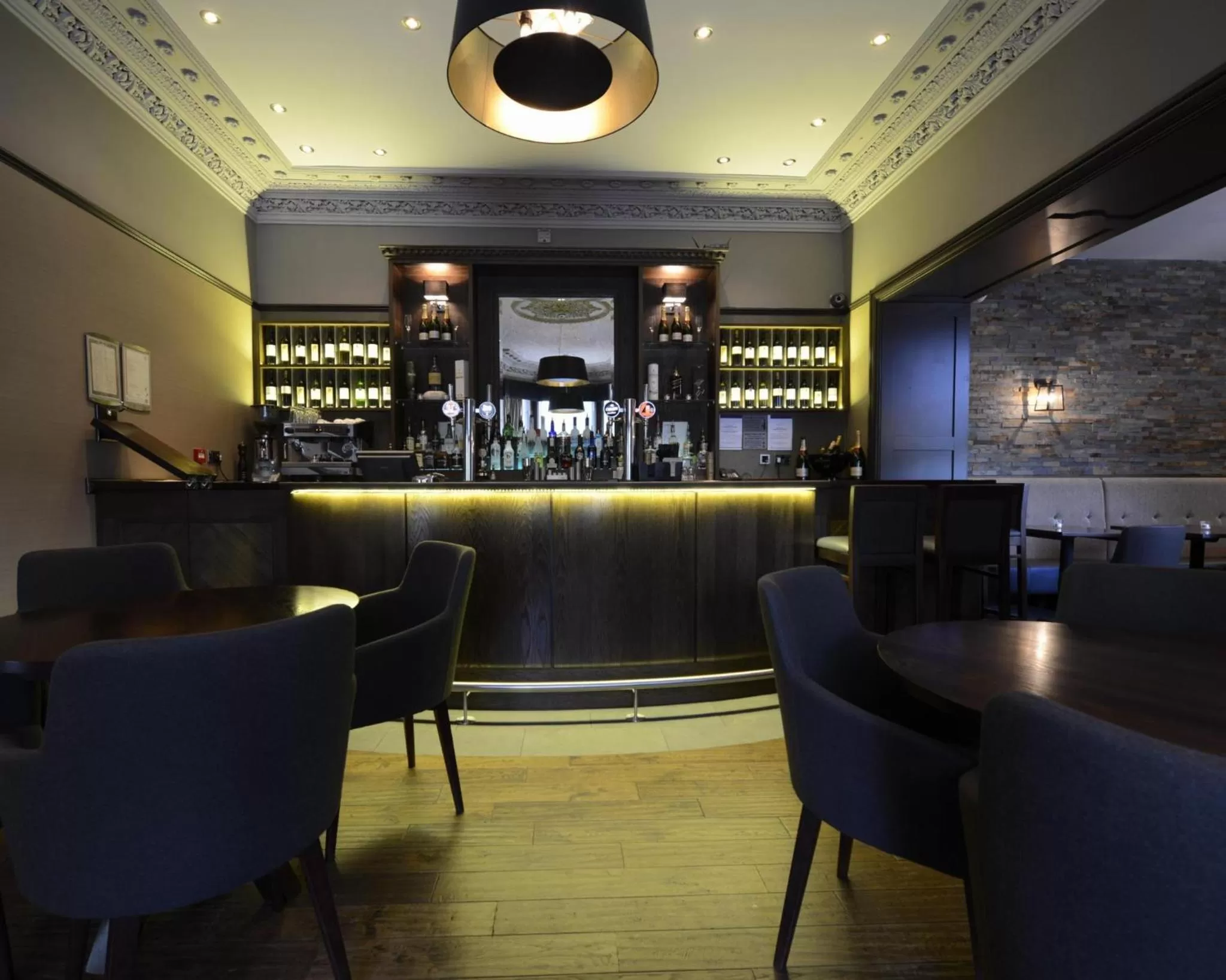 Restaurant/places to eat in Number 10 Hotel