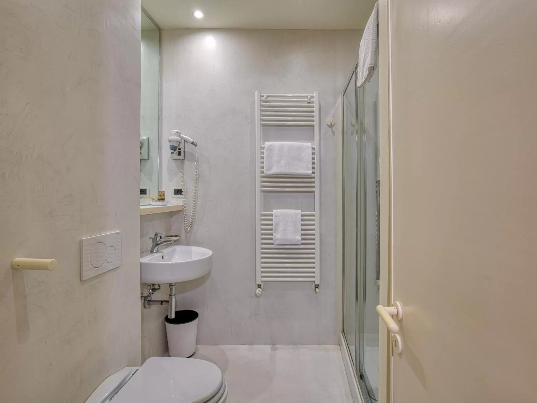 Bathroom in Hotel Piroscafo