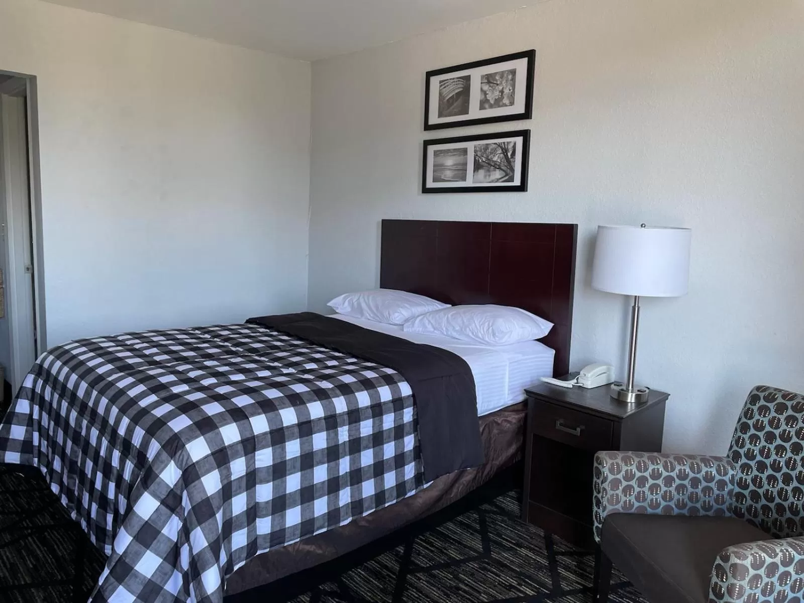 Bed in Scottish Inns Manchester