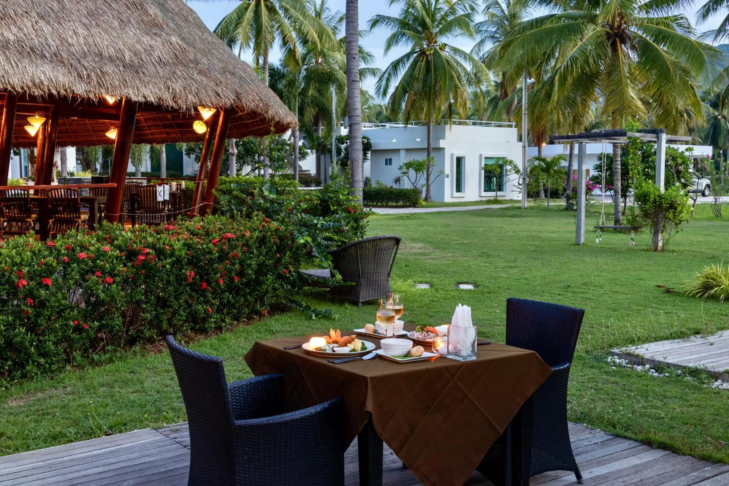 Restaurant/places to eat in The Beach Village Resort