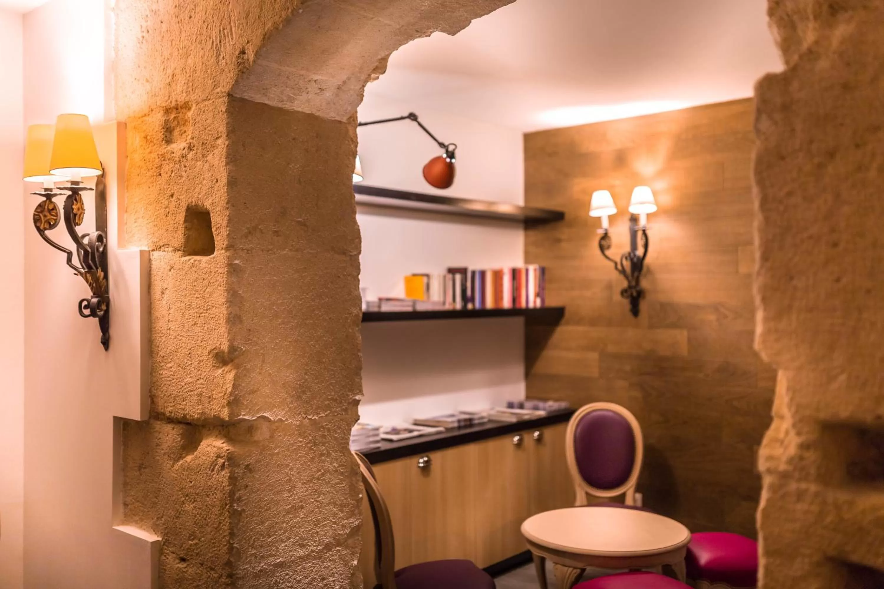 Lounge or bar in Hotel Marais Grands Boulevards