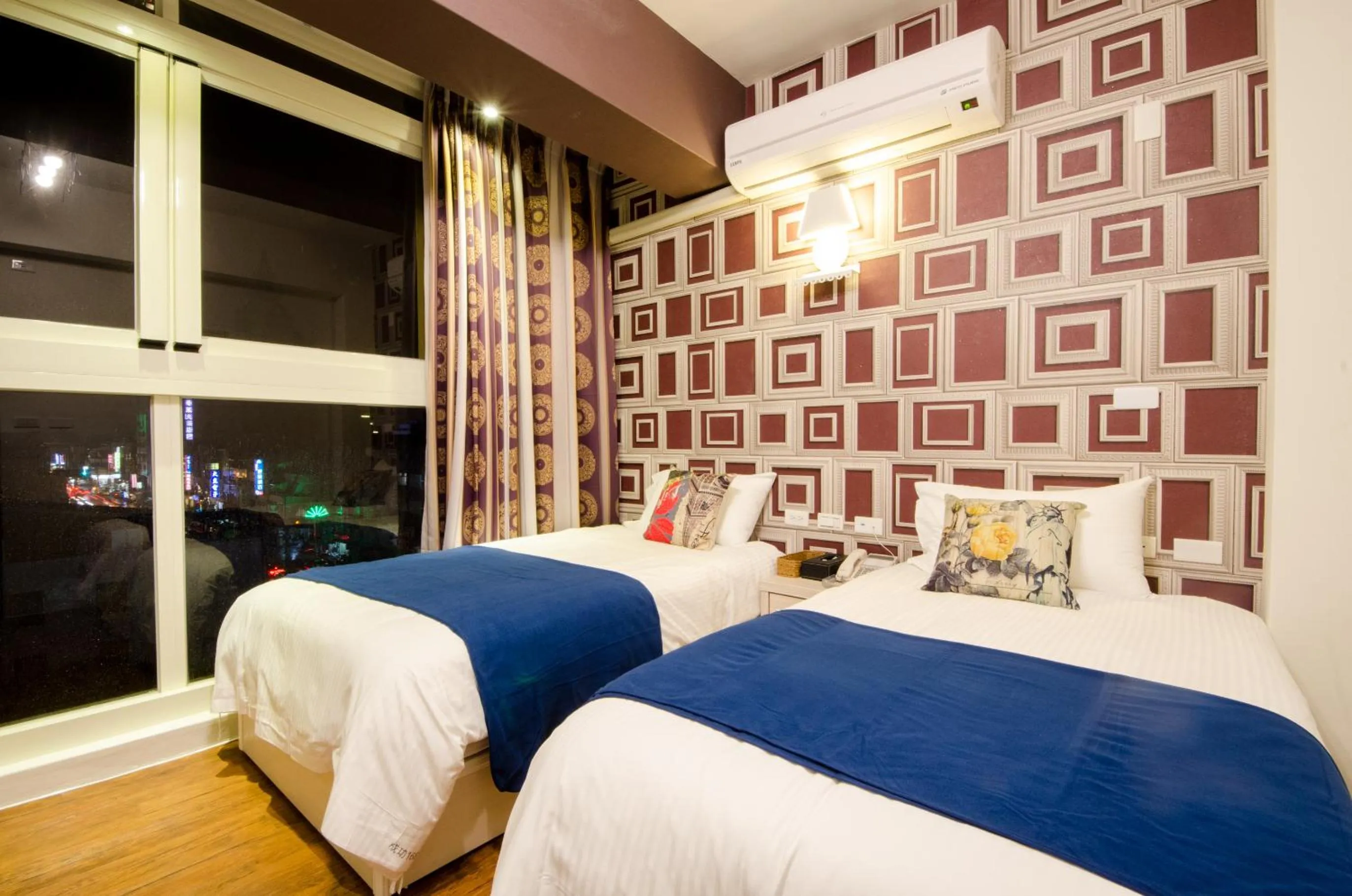 bunk bed, Bed in Successful 168 B&B