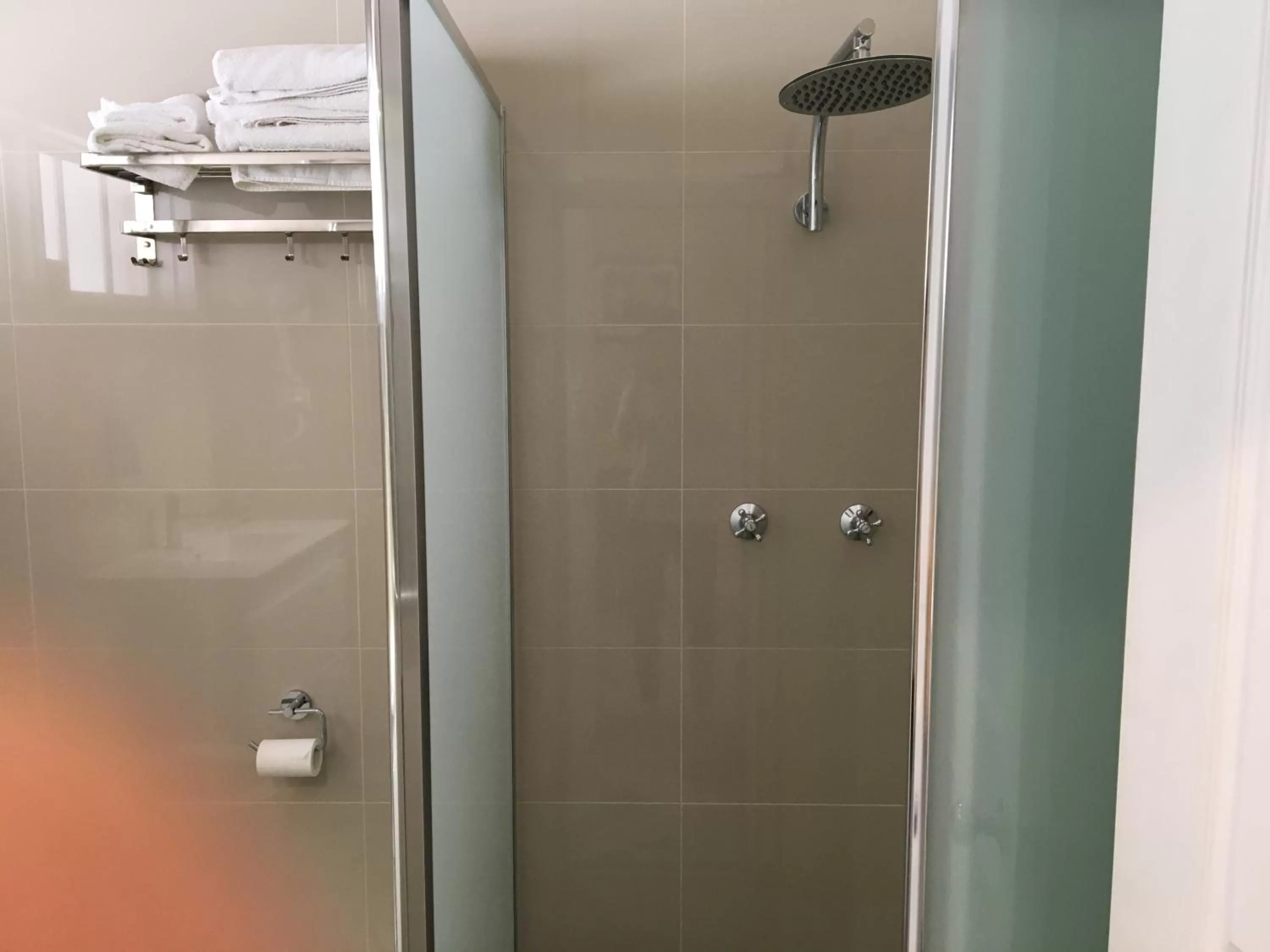 Bathroom in Poplars Inn Mittagong