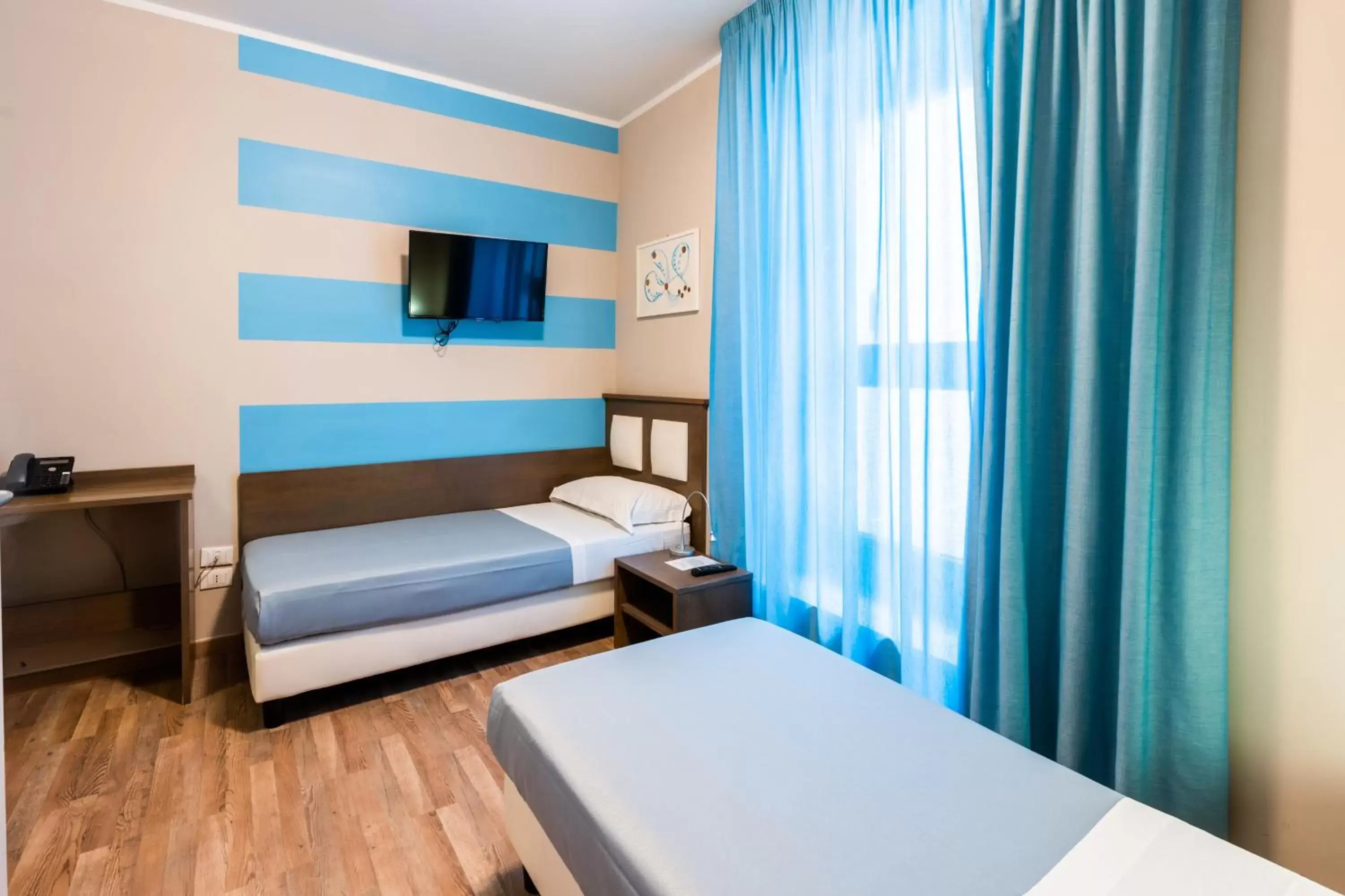 Twin Room - single occupancy - Disability Access in GG8 Hotel & Suite SPA Twin Room - single occupancy - Disability Access in GG8 Hotel & Suite SPA