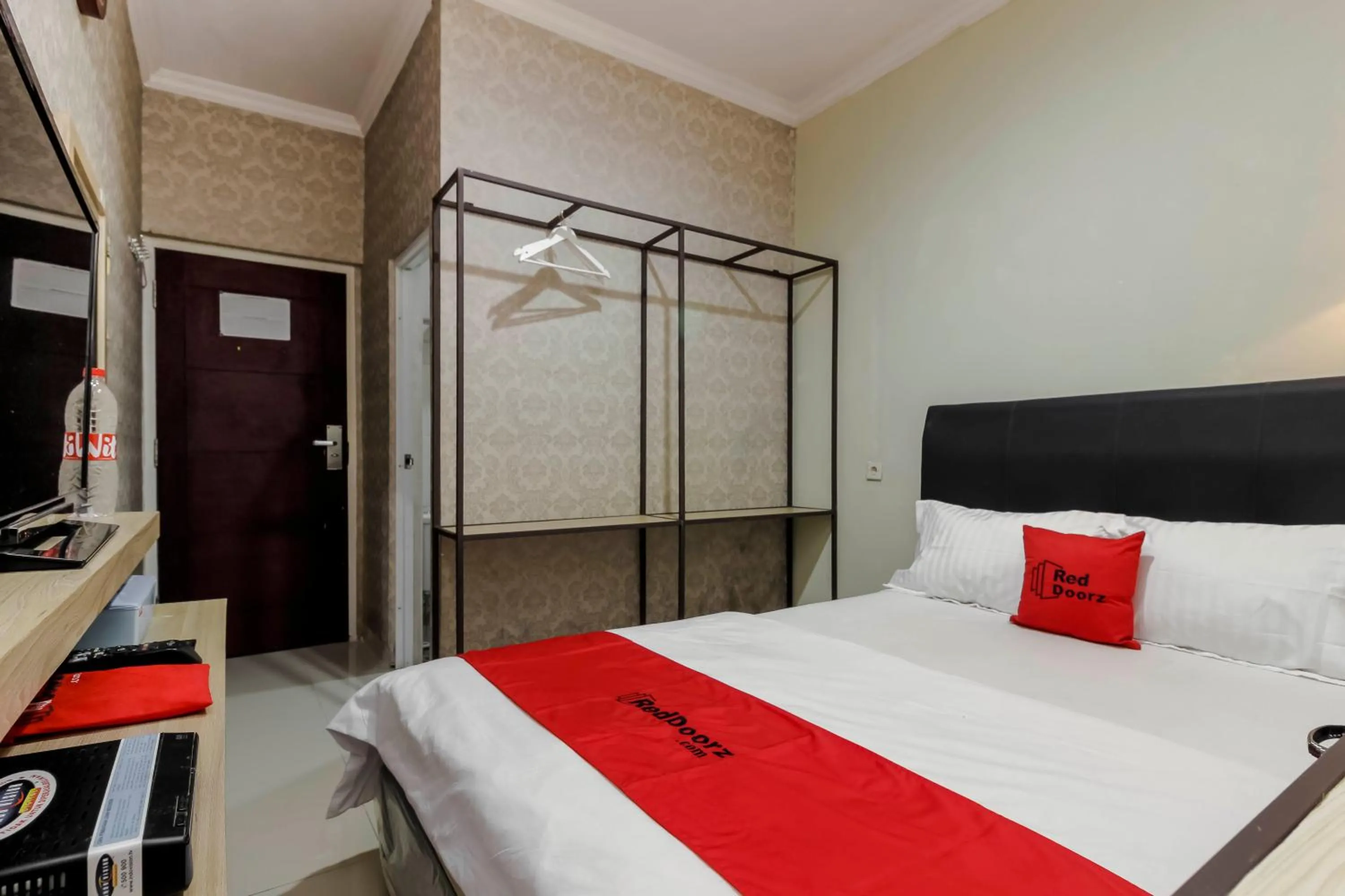 Bedroom, Bed in RedDoorz Plus near Lippo Cikarang Mall