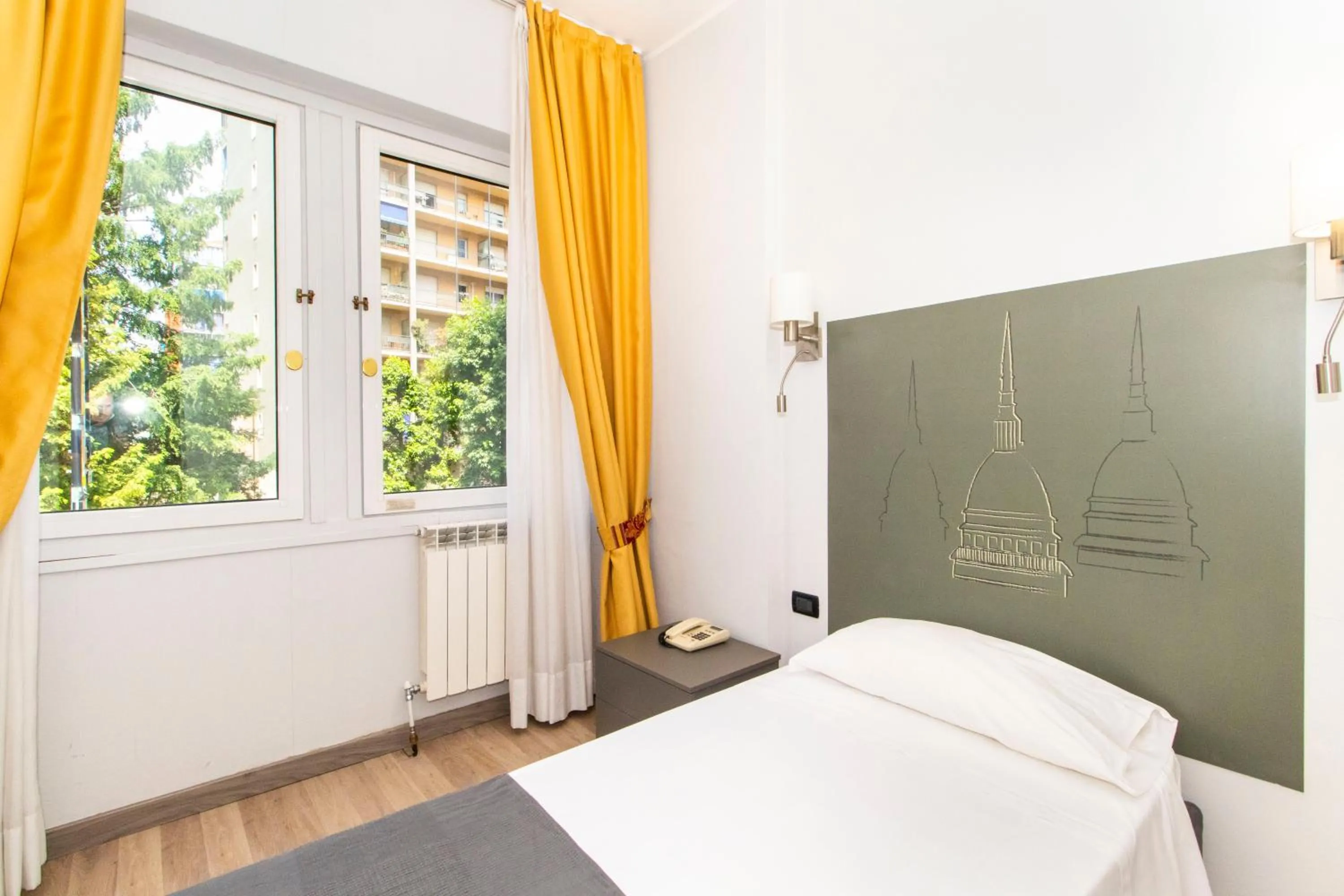 Photo of the whole room, Bed in Hotel Cristallo Torino