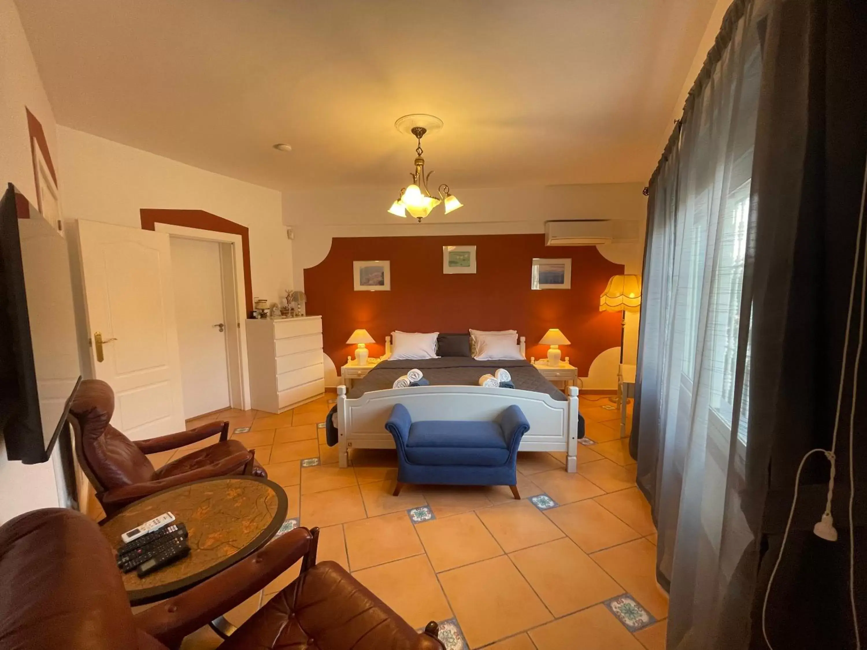 Queen Room in Anna's garden Queen Room in Anna's garden