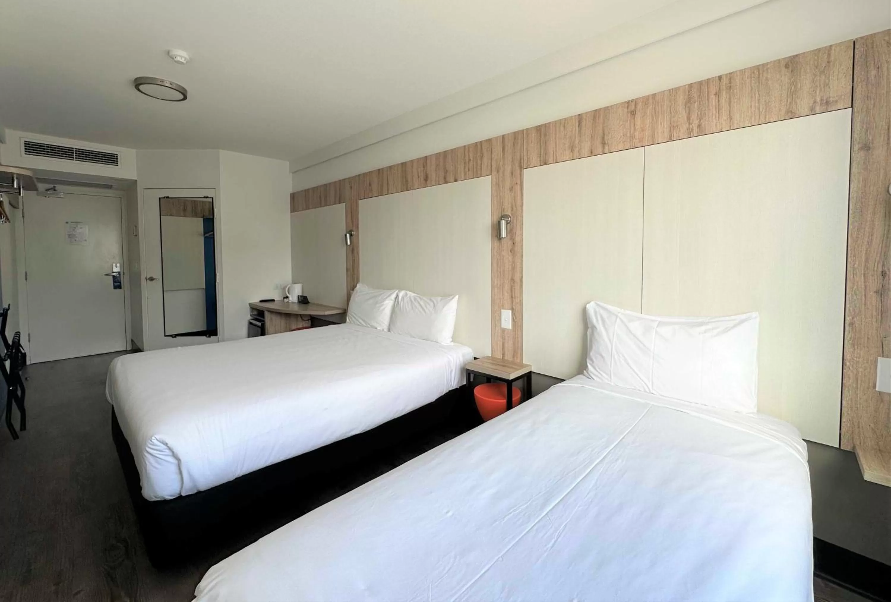 Bedroom, Bed in ibis budget Sydney Airport
