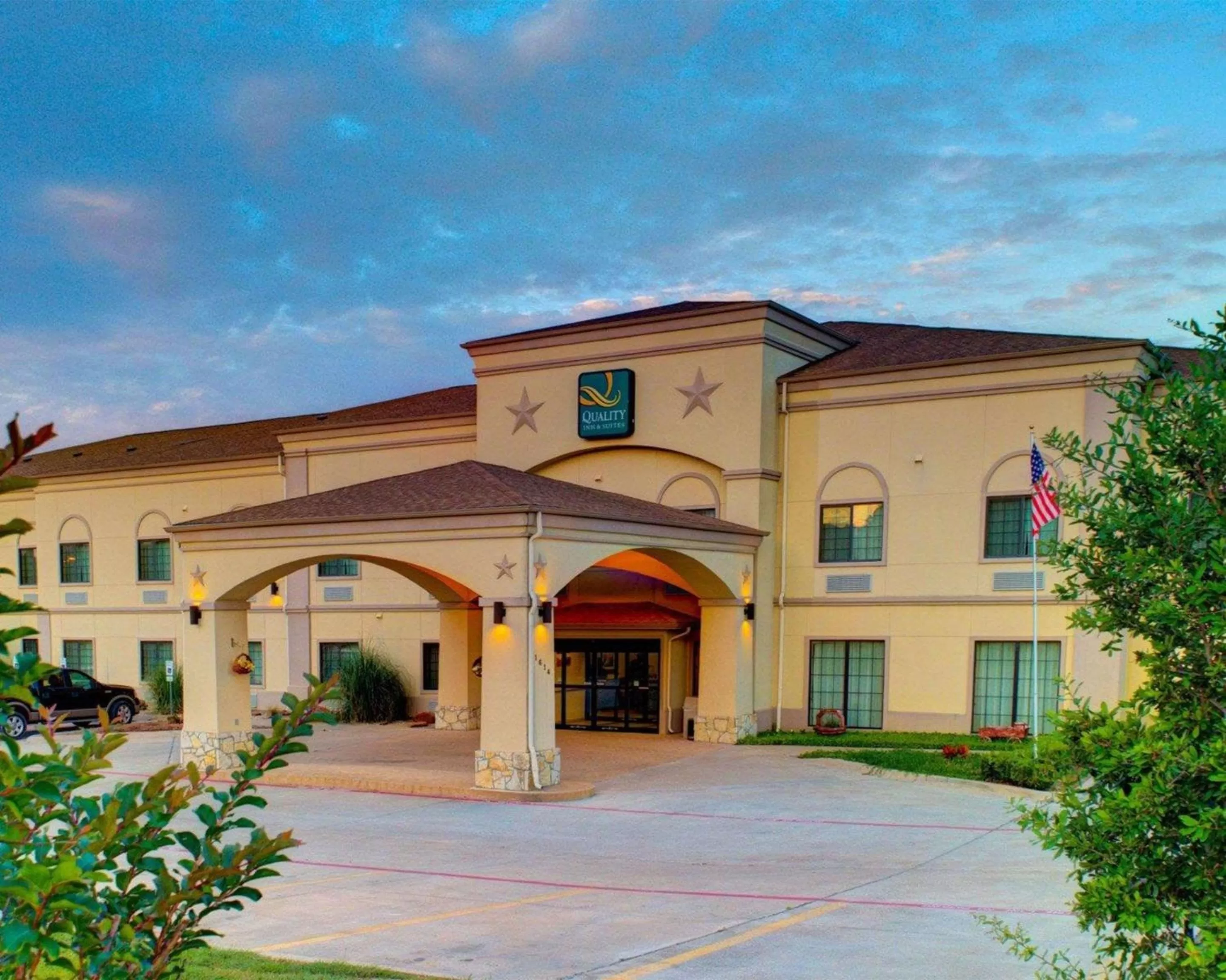 Property building in Quality Inn & Suites Glen Rose