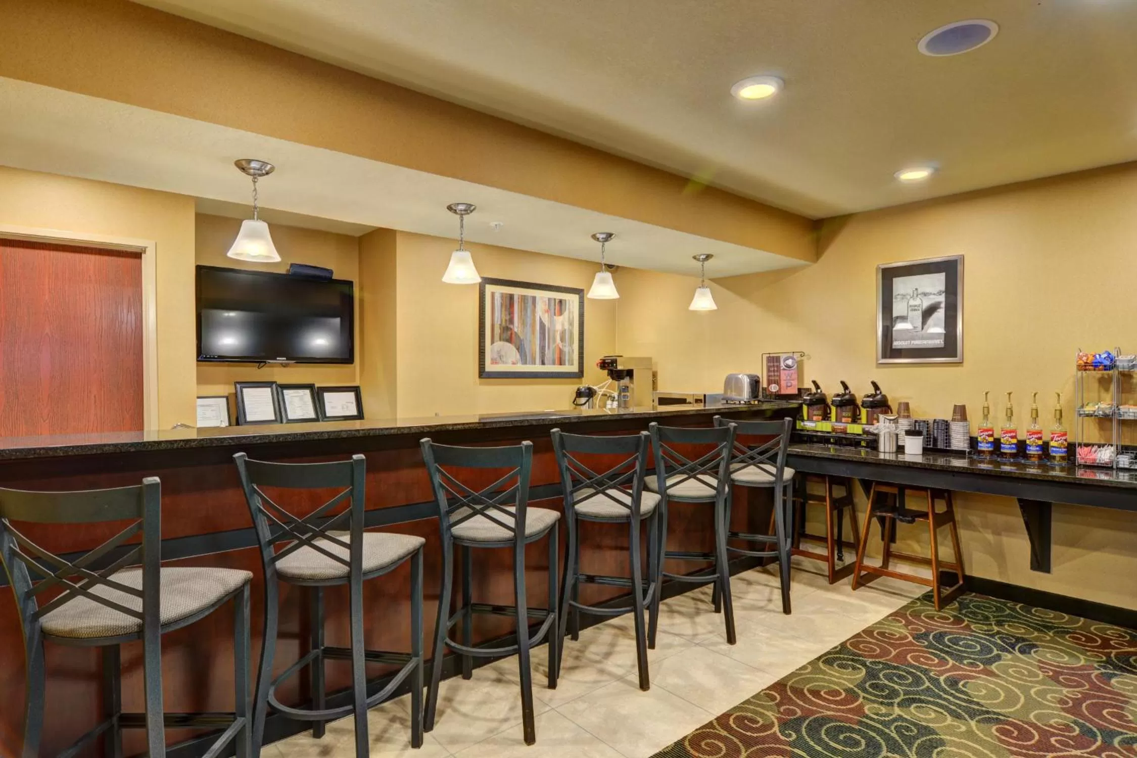 Lounge or bar in Cobblestone Hotel & Suites - Punxsutawney
