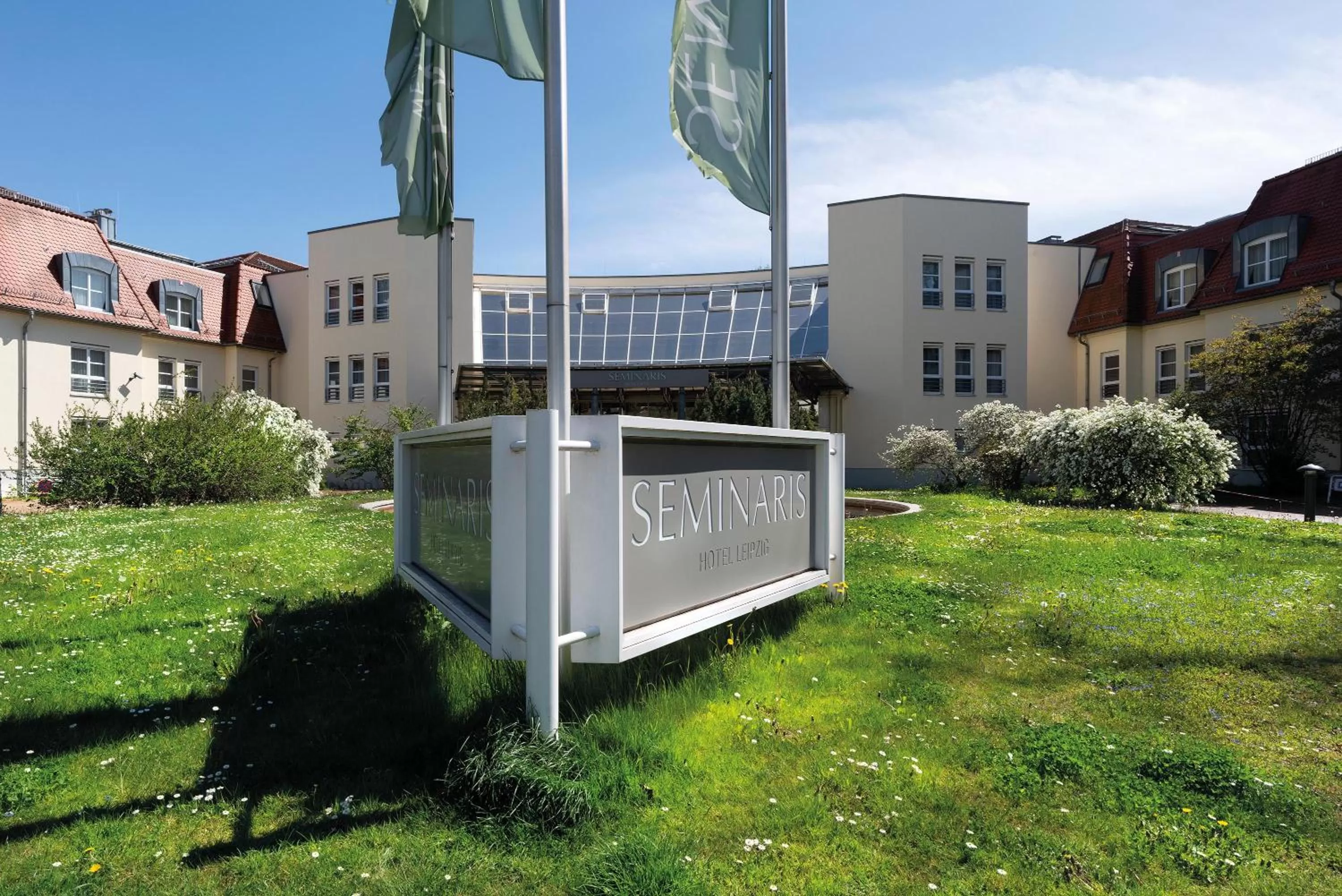 Facade/entrance in Seminaris Hotel Leipzig