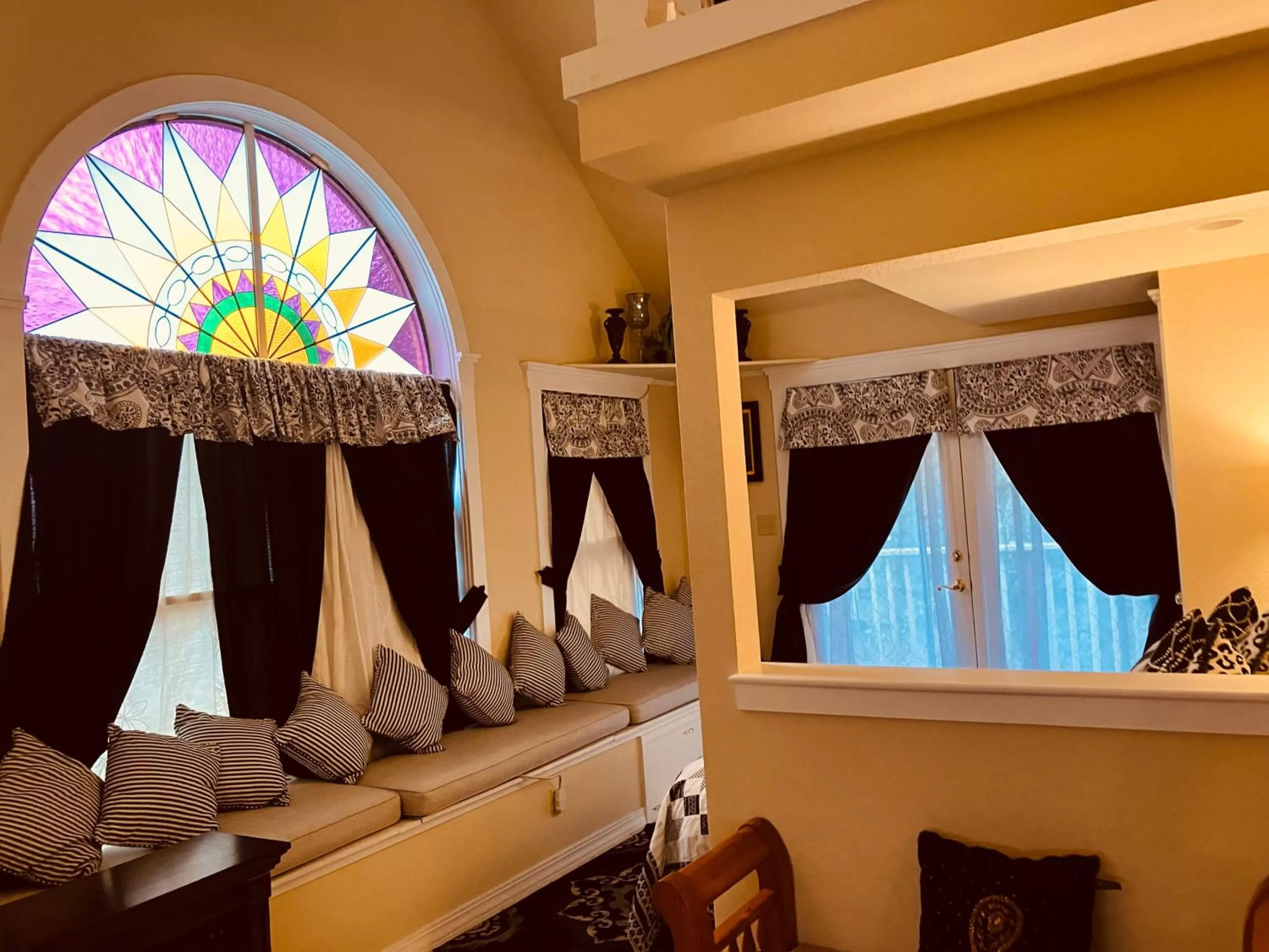 Bed in All Seasons Inn