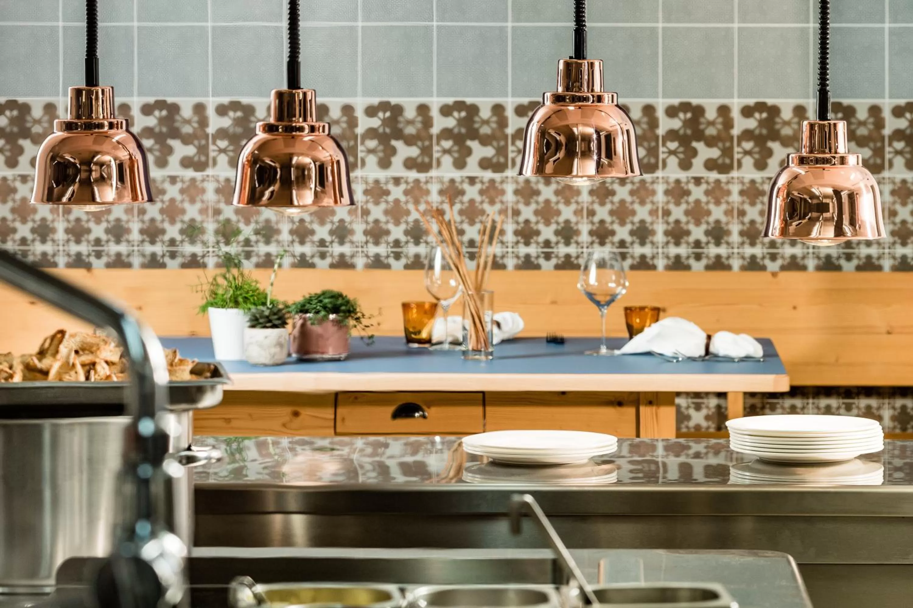 Restaurant/places to eat in Hotel Muchele