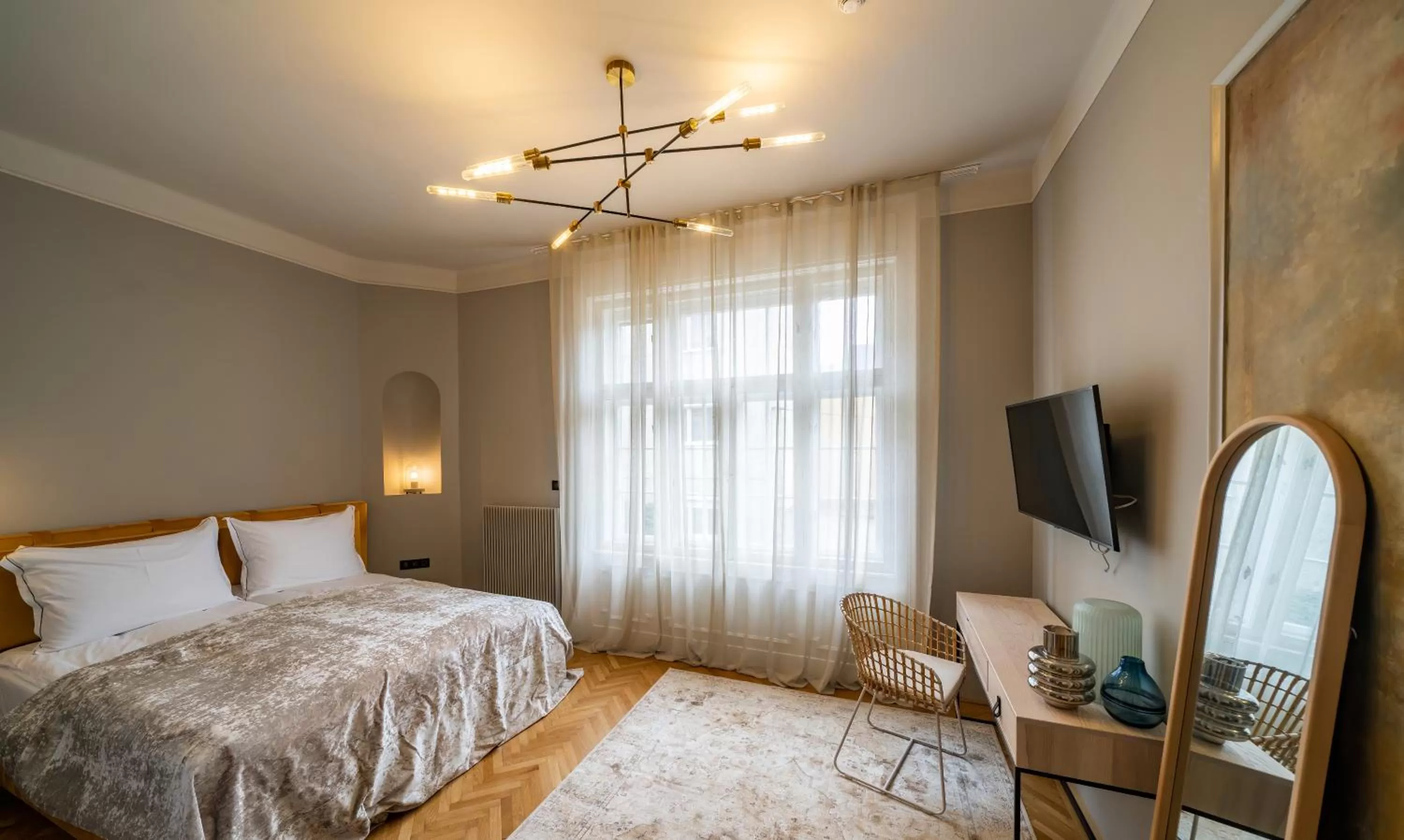 Photo of the whole room, Bed in Nest