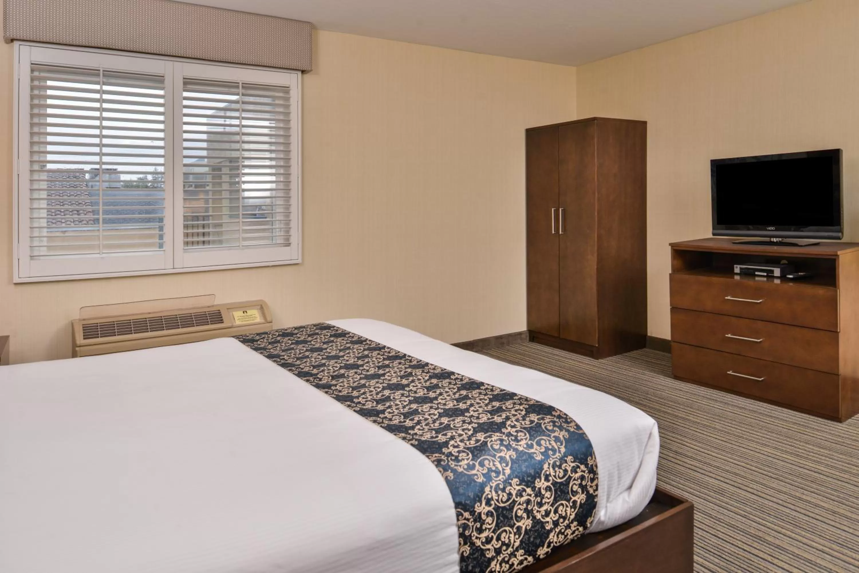 Family, Bed in Good Living Inn