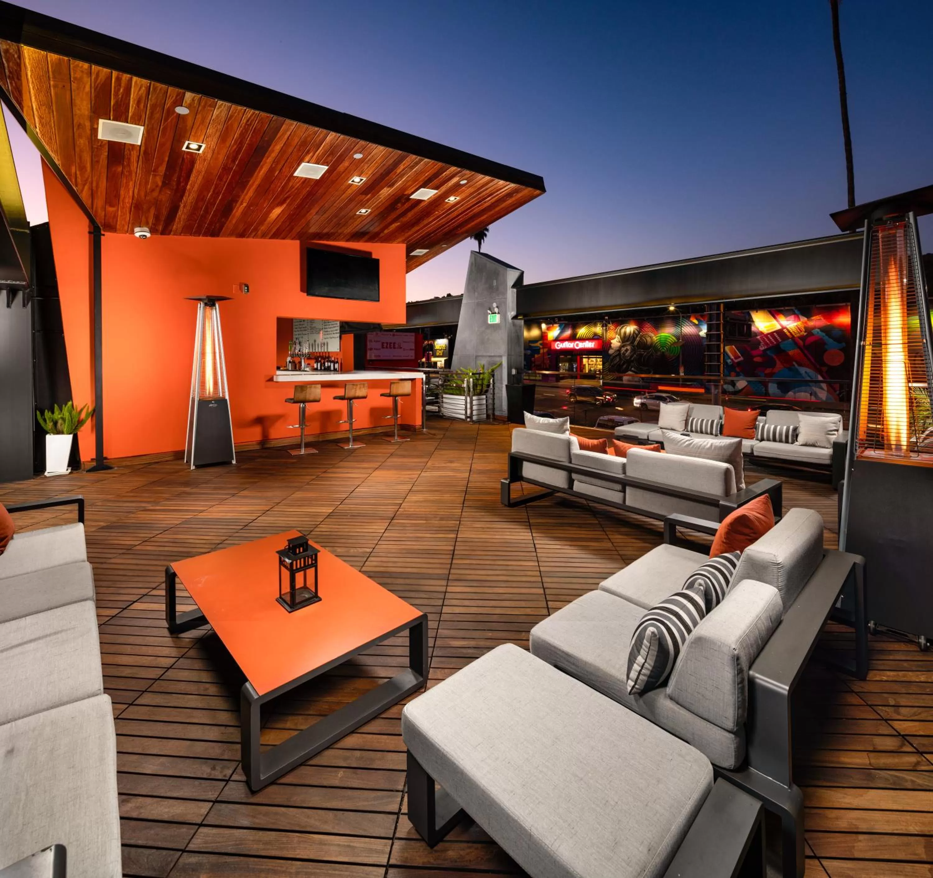 Lounge or bar in The Moment Hotel