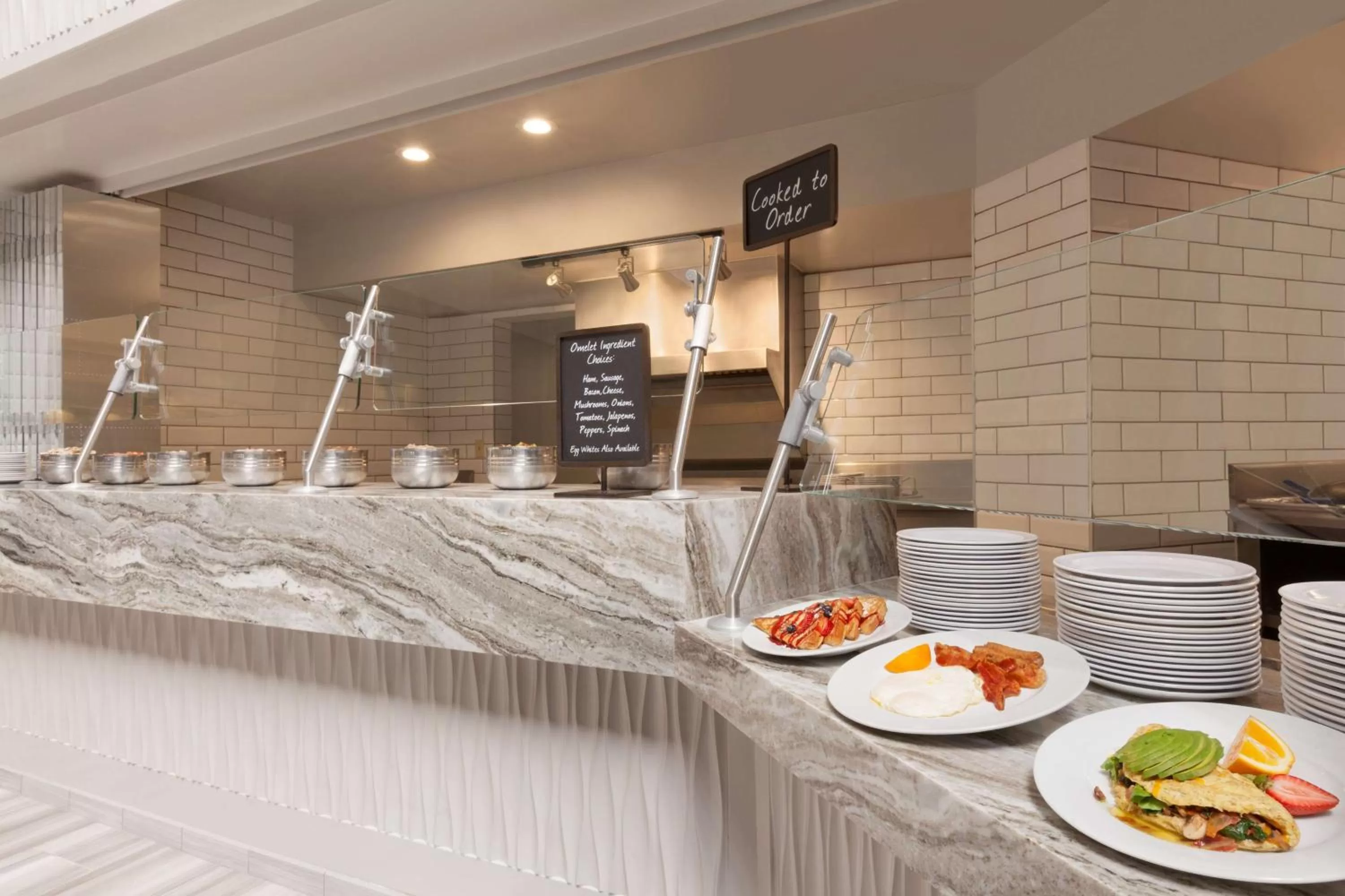 Dining area in Embassy Suites by Hilton Irvine Orange County Airport