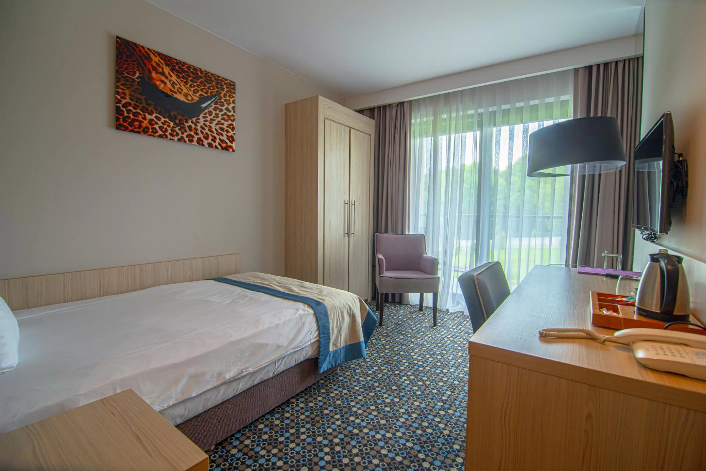 Photo of the whole room, Bed in Bristol Art & Medical SPA