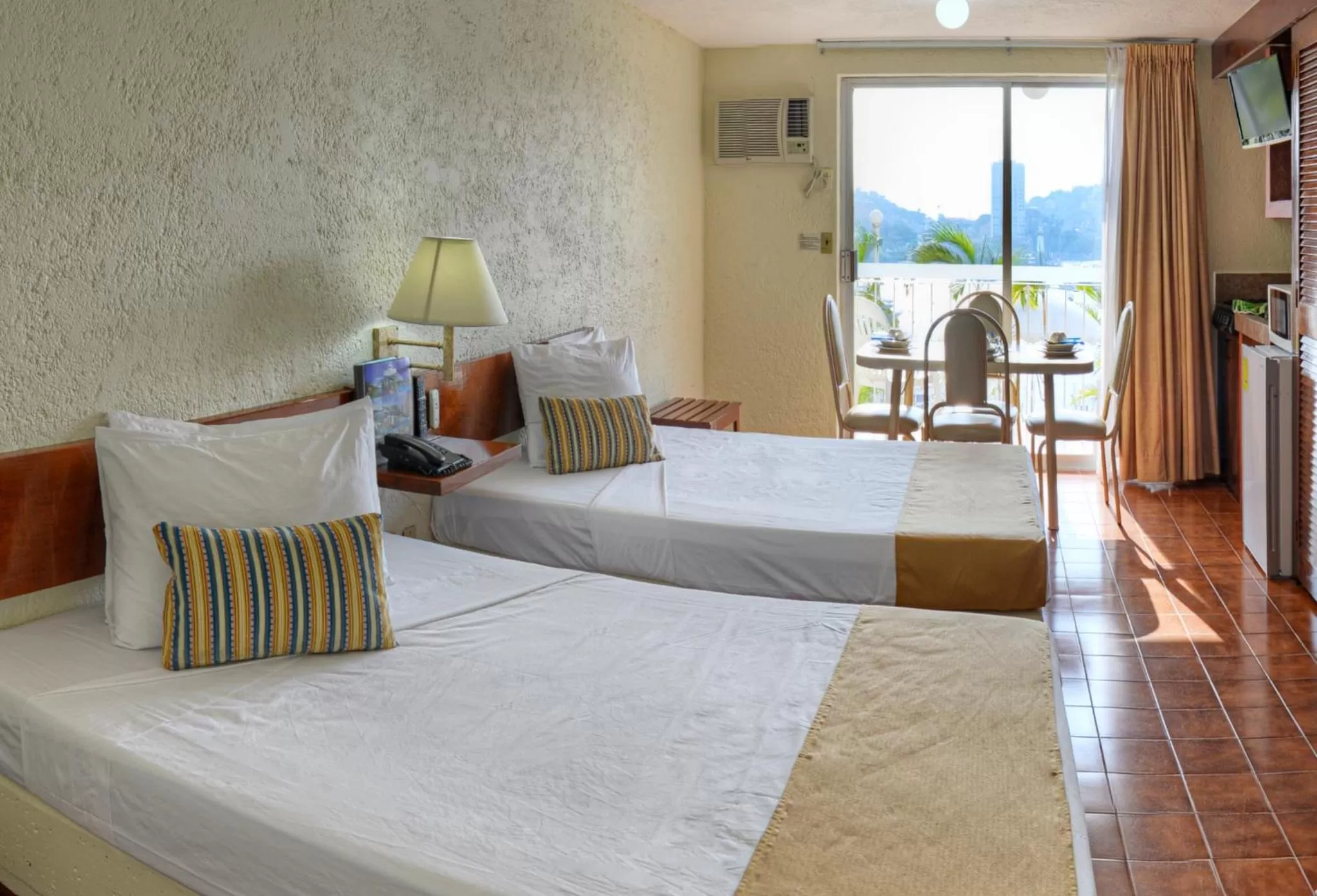 Photo of the whole room, Bed in Alba Suites Acapulco