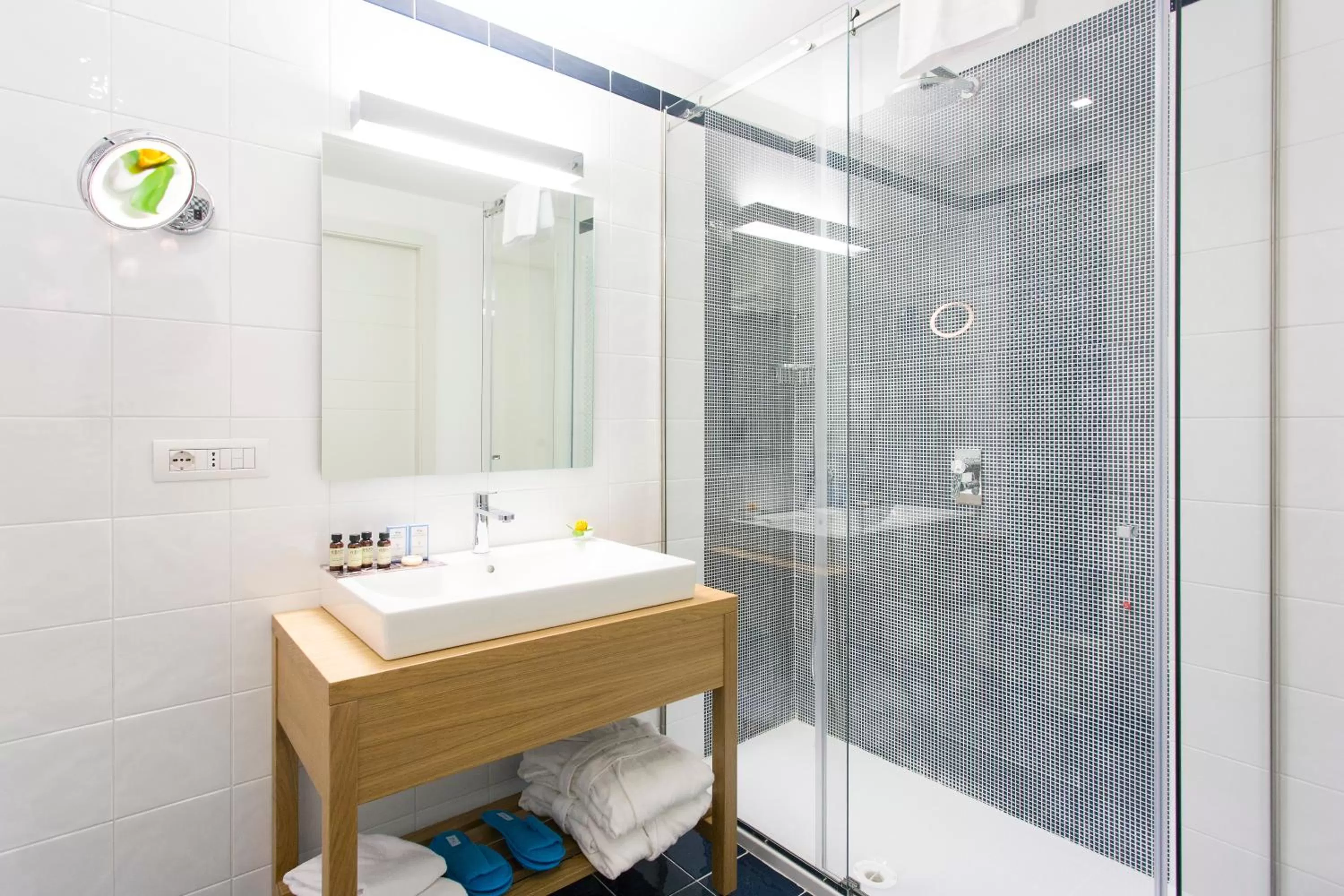 Shower in Villa Fiorella Art Hotel