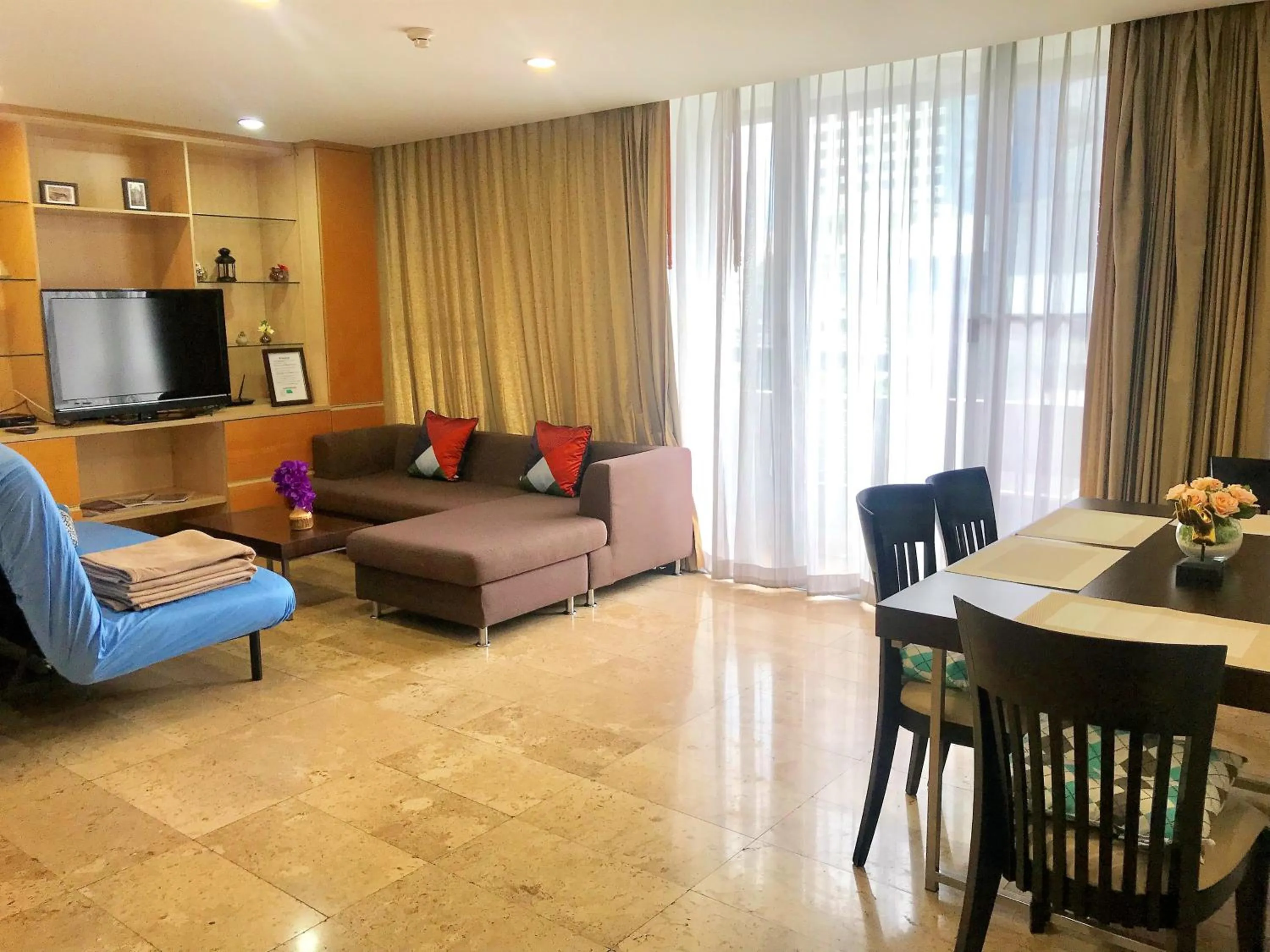 Living room, Seating Area in Twin Peaks Sukhumvit Suites