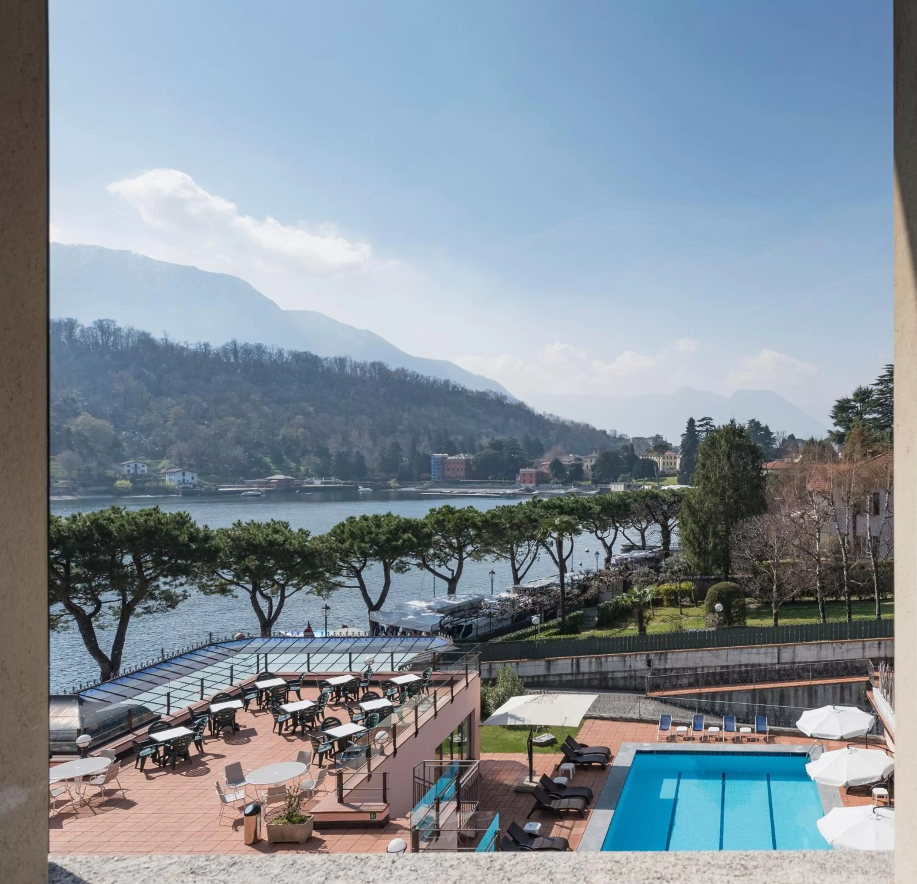 Swimming pool in Hotel Lenno