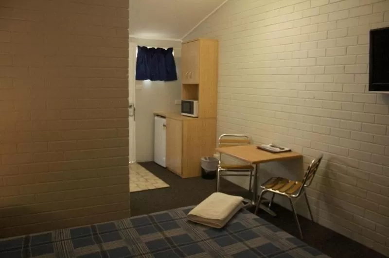 Dining area in The Plains Motor Inn