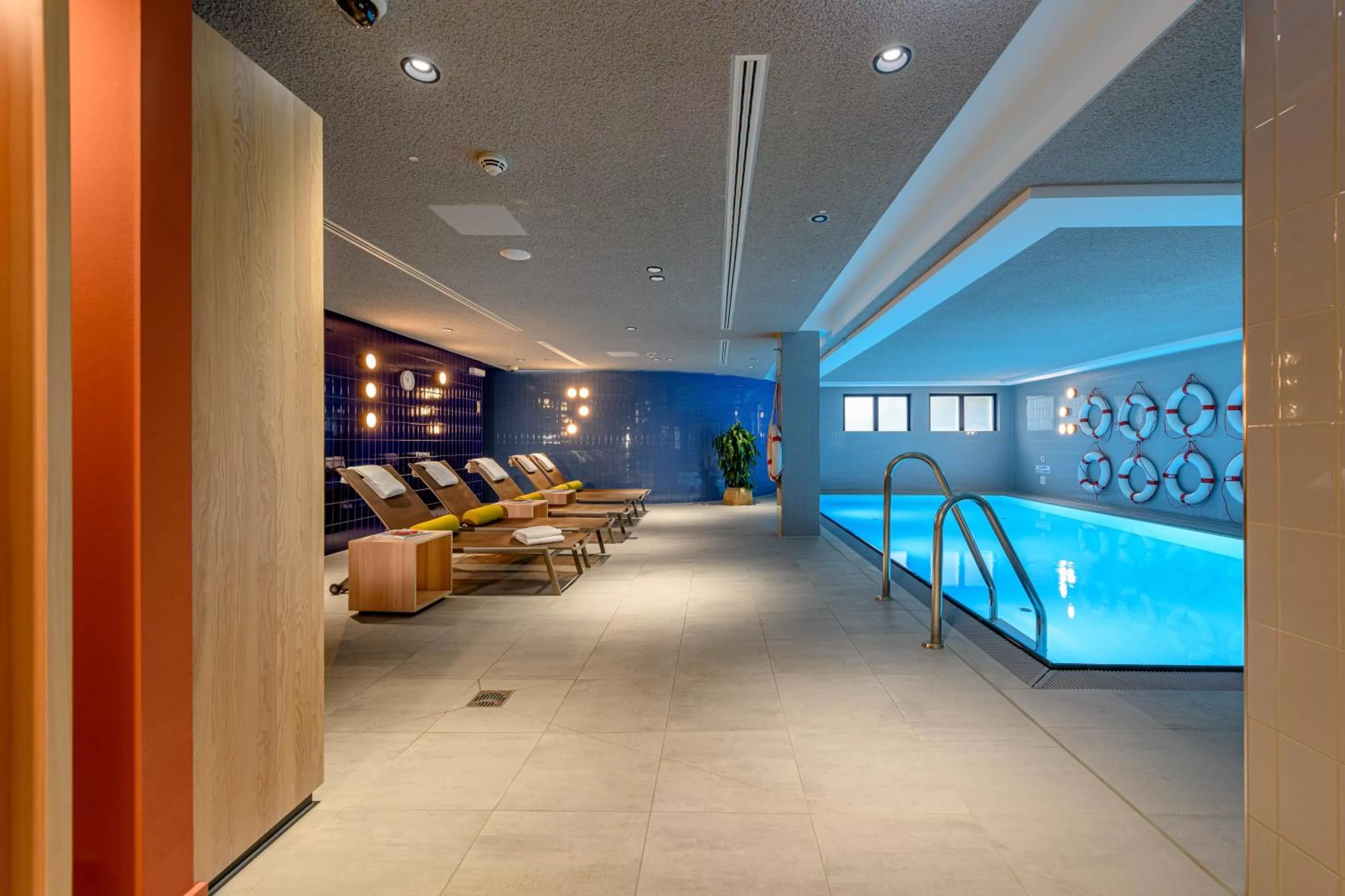 Swimming pool in Mercure Hotel Wiesbaden City