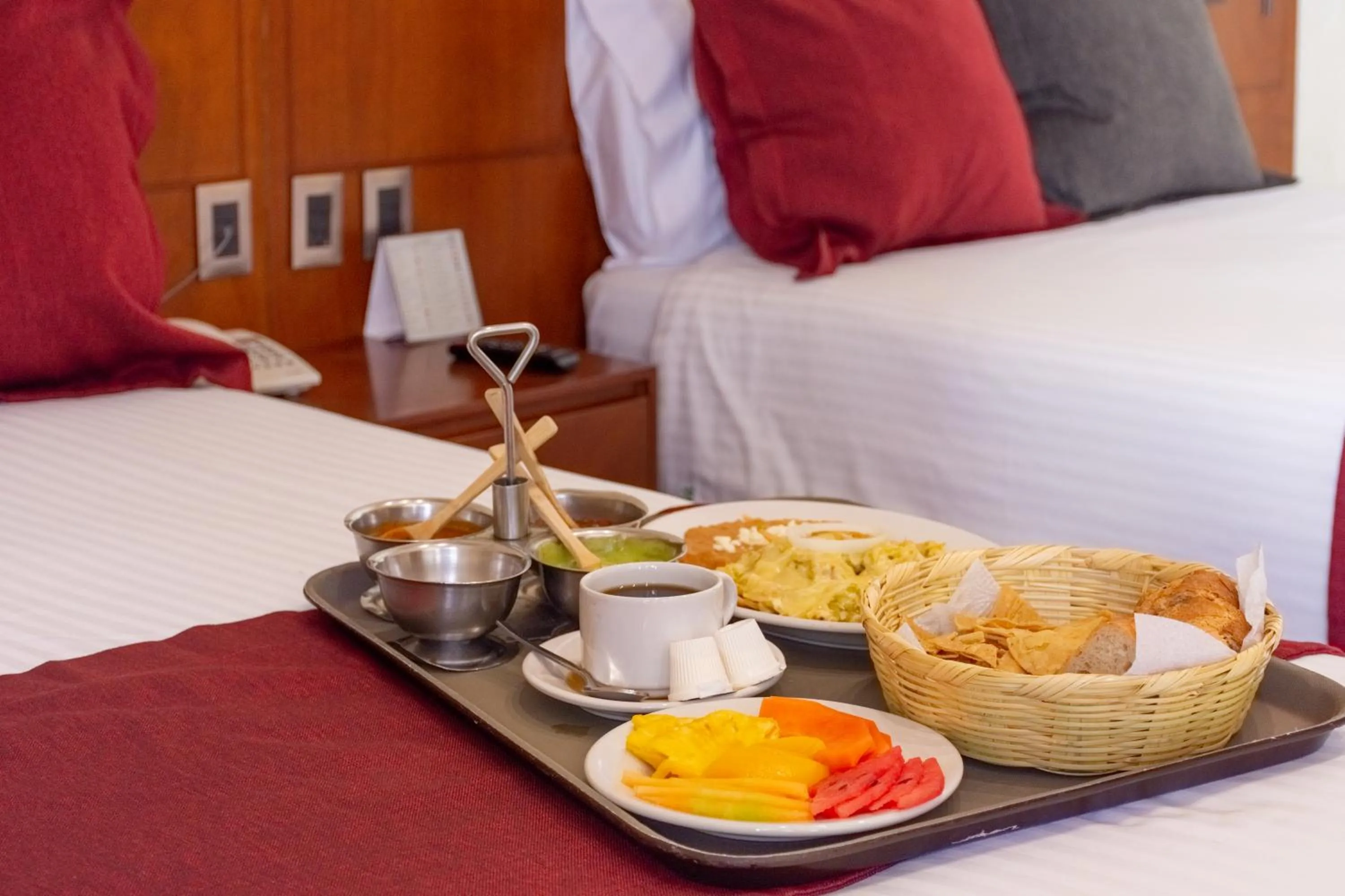 Food, Bed in Hotel Madero