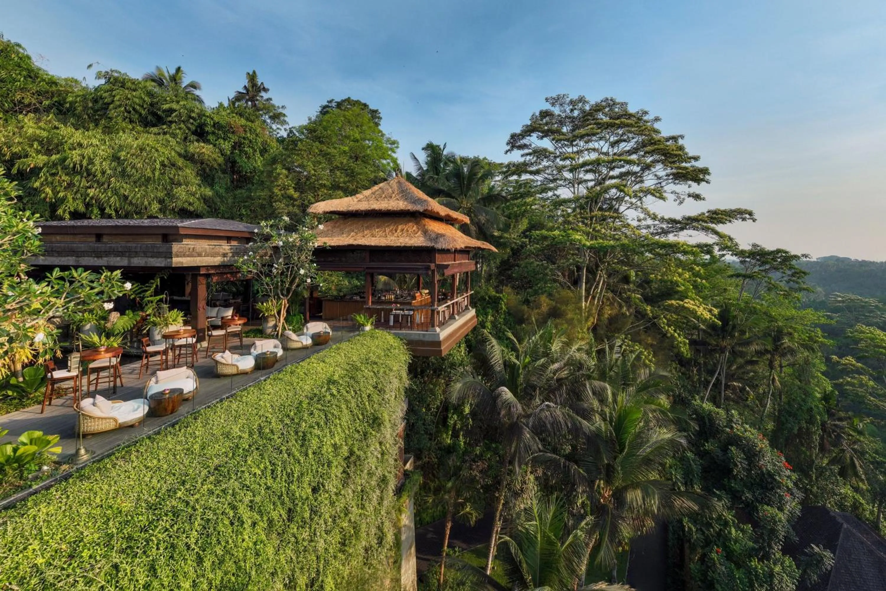 Lounge or bar in Mandapa, a Ritz-Carlton Reserve