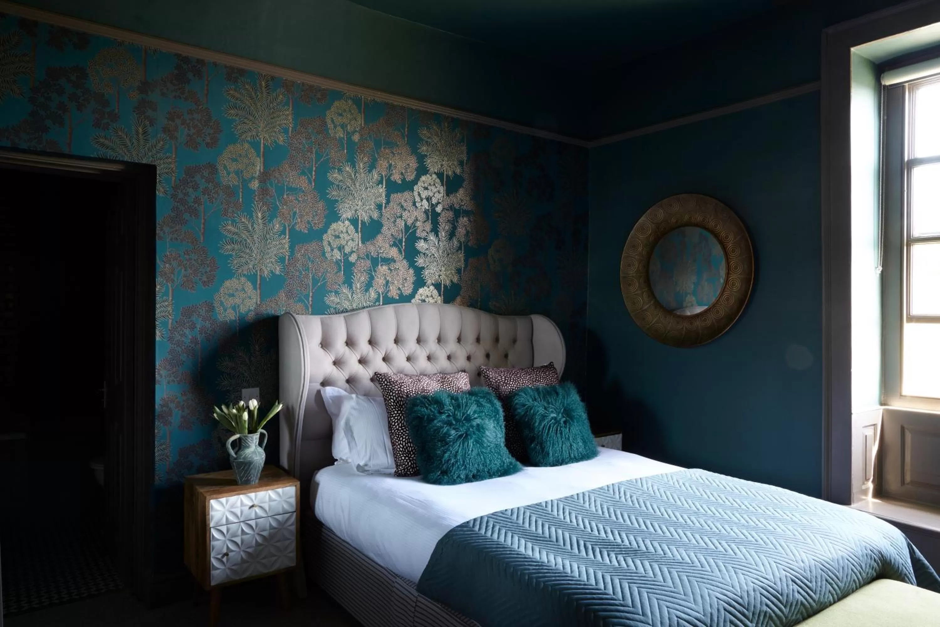 Bedroom, Bed in Horse and Groom