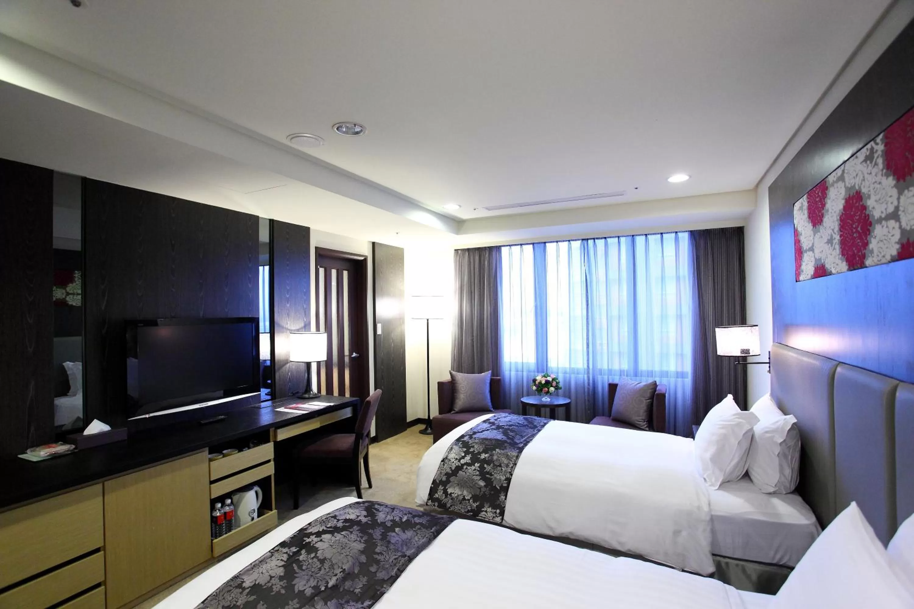 Photo of the whole room, Bed in Golden Tulip Zhong Xin Hotel Taichung