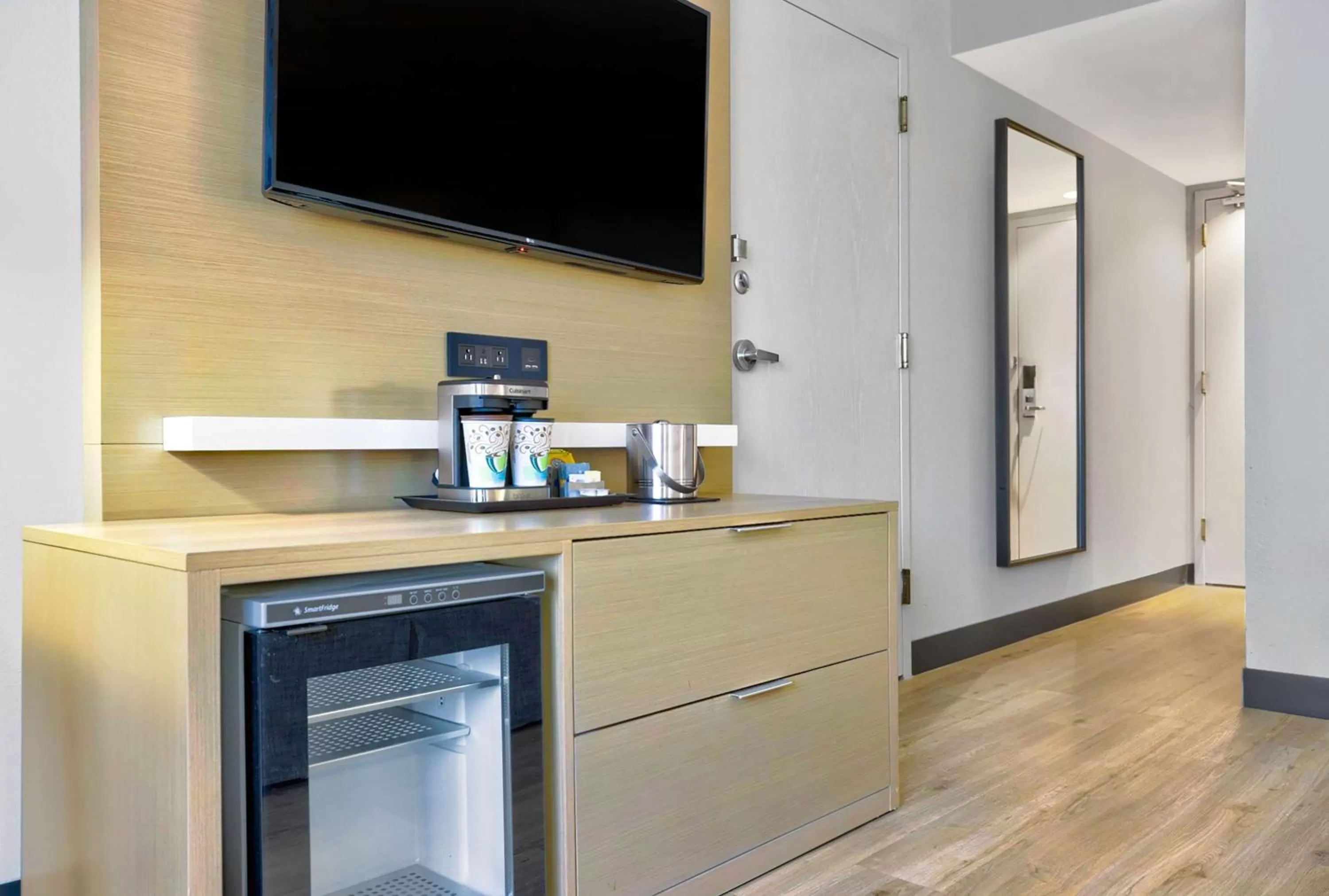 Photo of the whole room in DoubleTree by Hilton Davenport