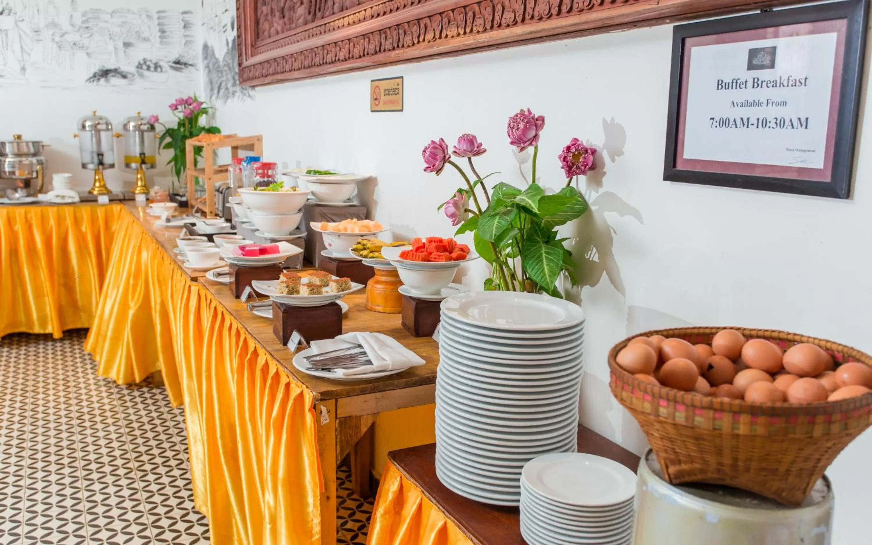 Food and drinks in Home Chic Hotel