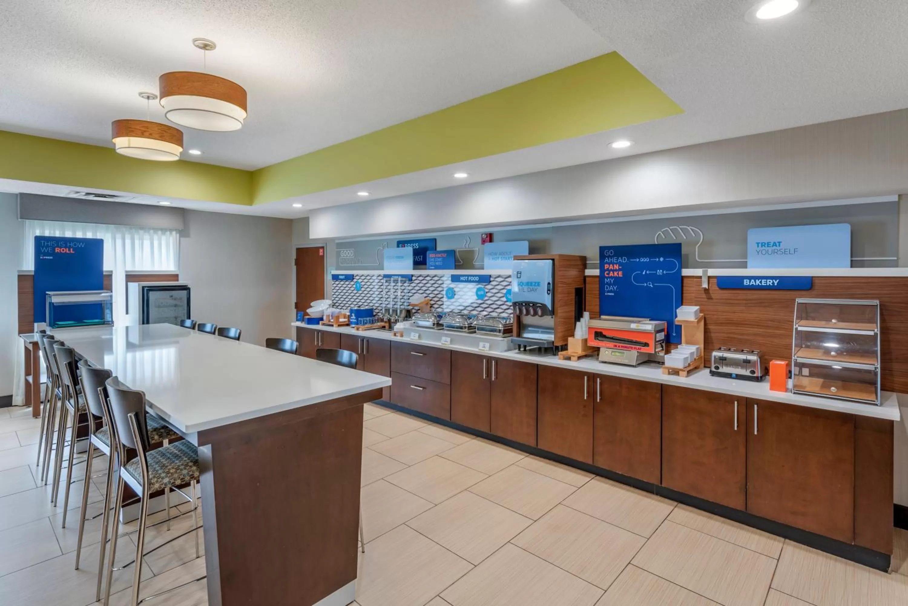 Breakfast in Holiday Inn Express Hotel & Suites Cincinnati-Blue Ash by IHG