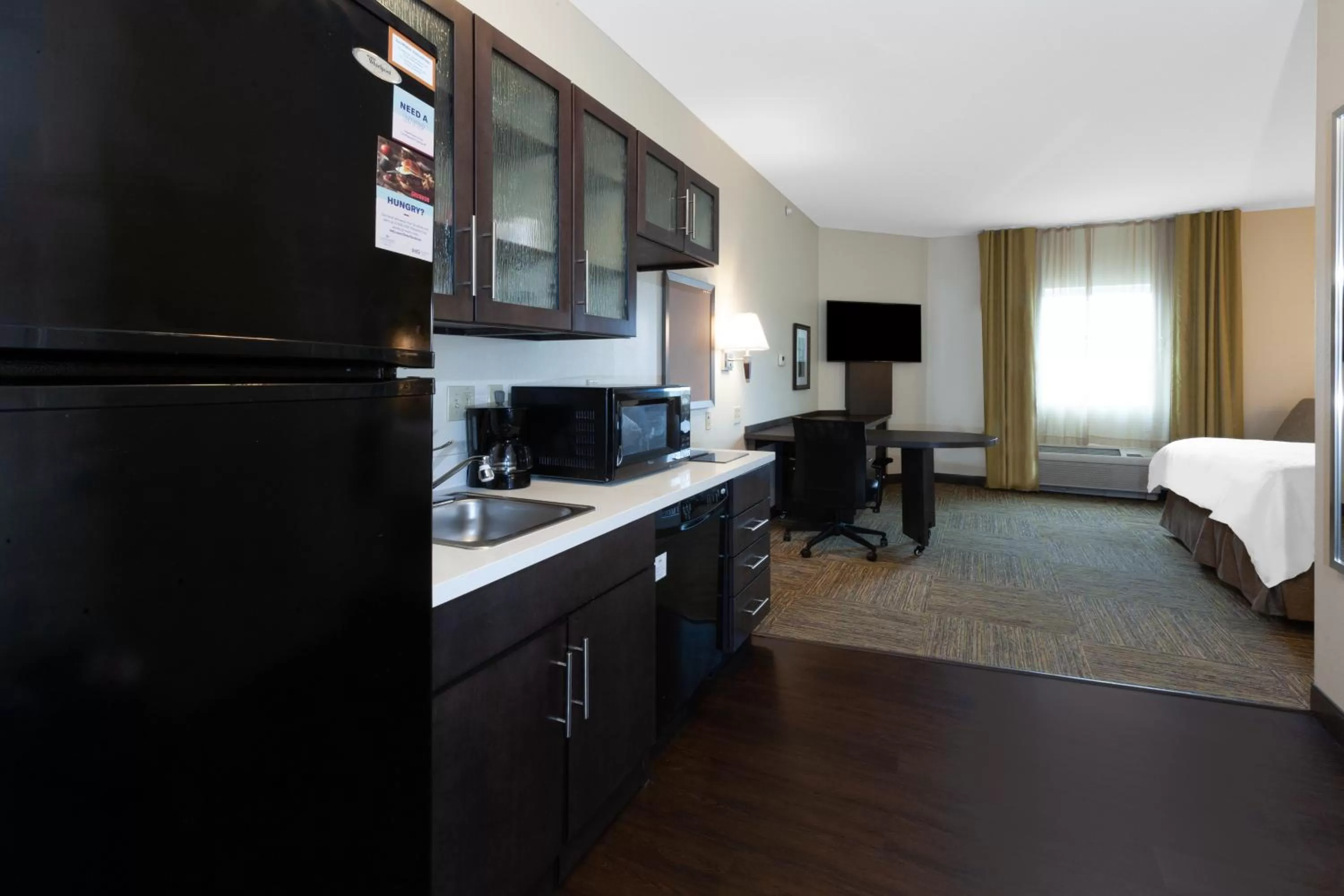 Kitchen or kitchenette, Bed in Candlewood Suites Kalamazoo by IHG