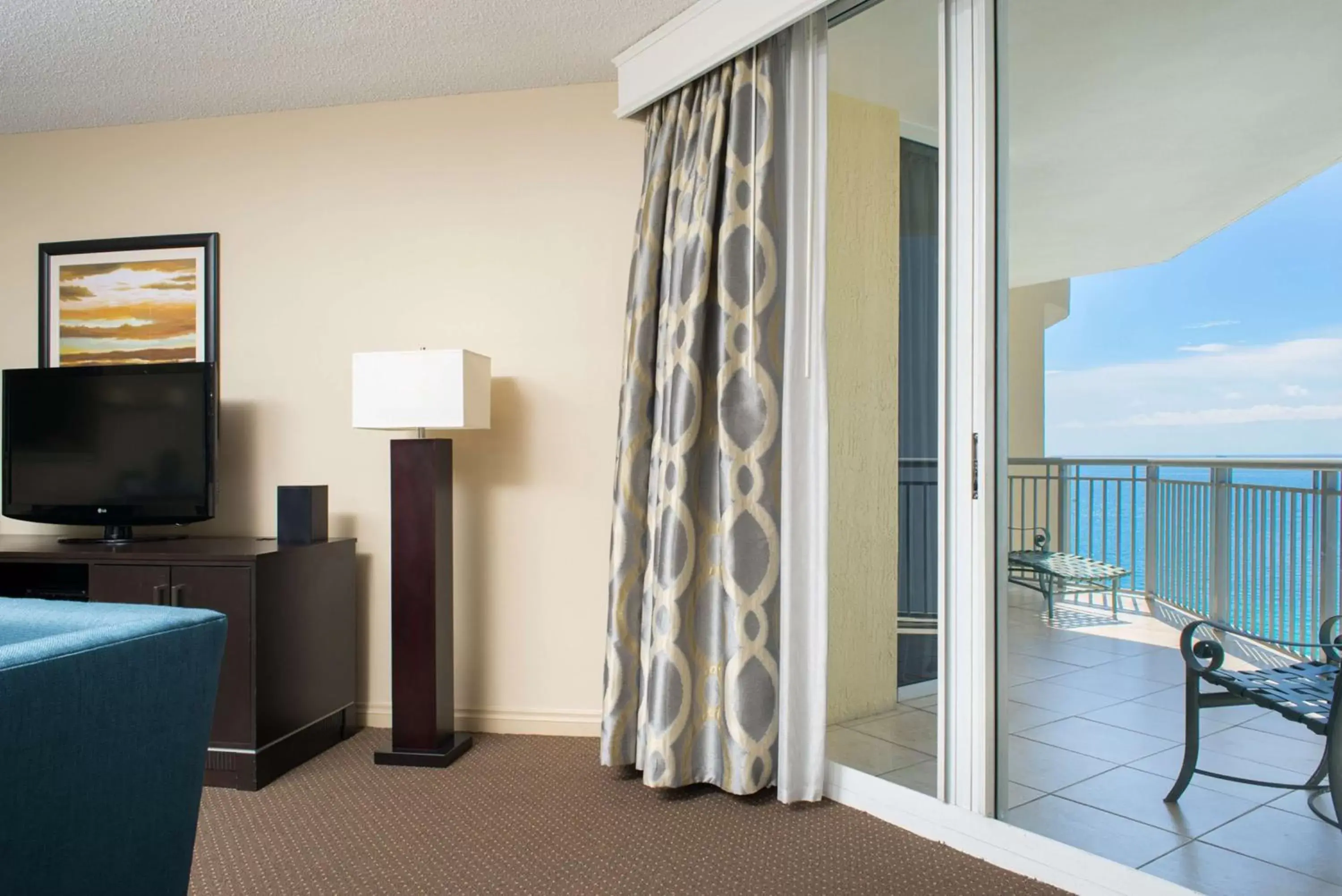 One-Bedroom Suite with Partial Ocean View - Non-Smoking in DoubleTree by Hilton Ocean Point Resort - North Miami Beach One-Bedroom Suite with Partial Ocean View - Non-Smoking in DoubleTree by Hilton Ocean Point Resort - North Miami Beach