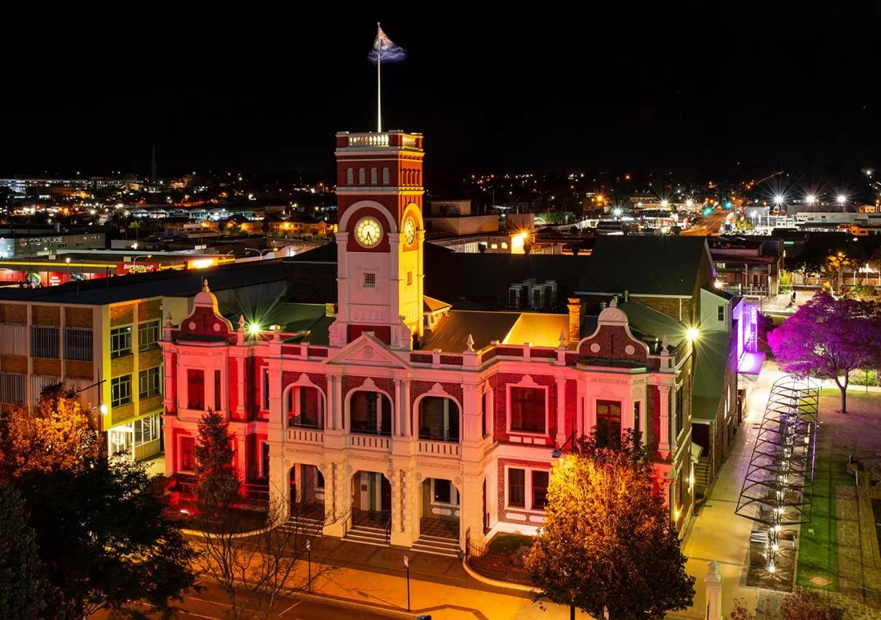Nearby landmark in Burke and Wills Hotel Toowoomba