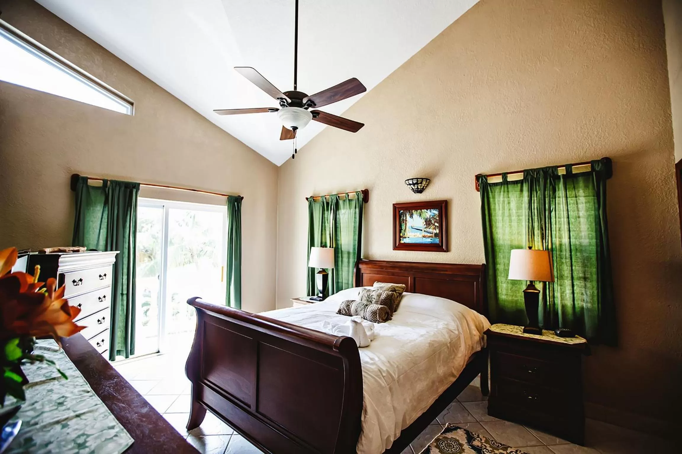 Bedroom, Bed in Pelican Reef Villas Resort