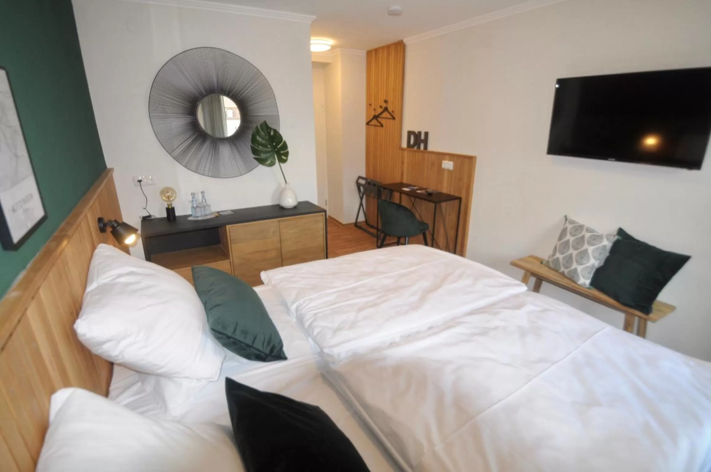 Photo of the whole room, Bed in Hotel Deutsches Haus