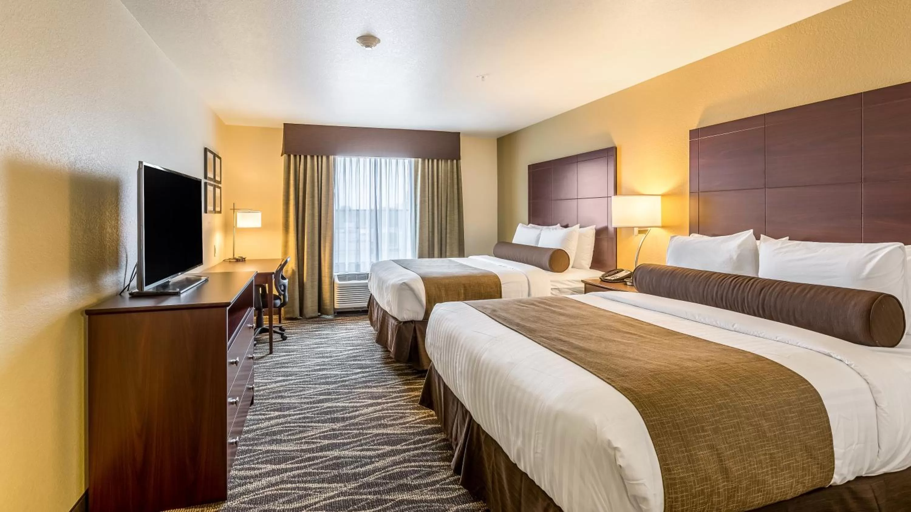 Deluxe Queen Room in Cobblestone Hotel & Suites - Chippewa Falls